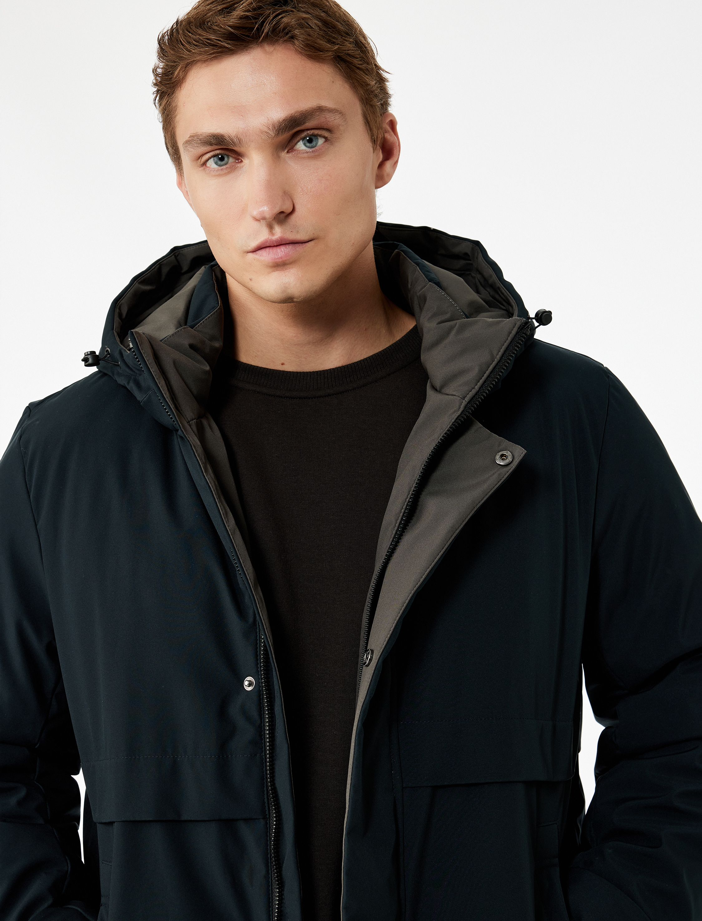   Uzun Kollu Baskılı Cepli Çıtçıt Düğme Detaylı Fermuarlı Kapüşonlu Parka