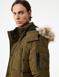 Uzun Kollu Fermuarlı Cep Detaylı Slim Fit Suni Kürk Kapüşonlu Parka