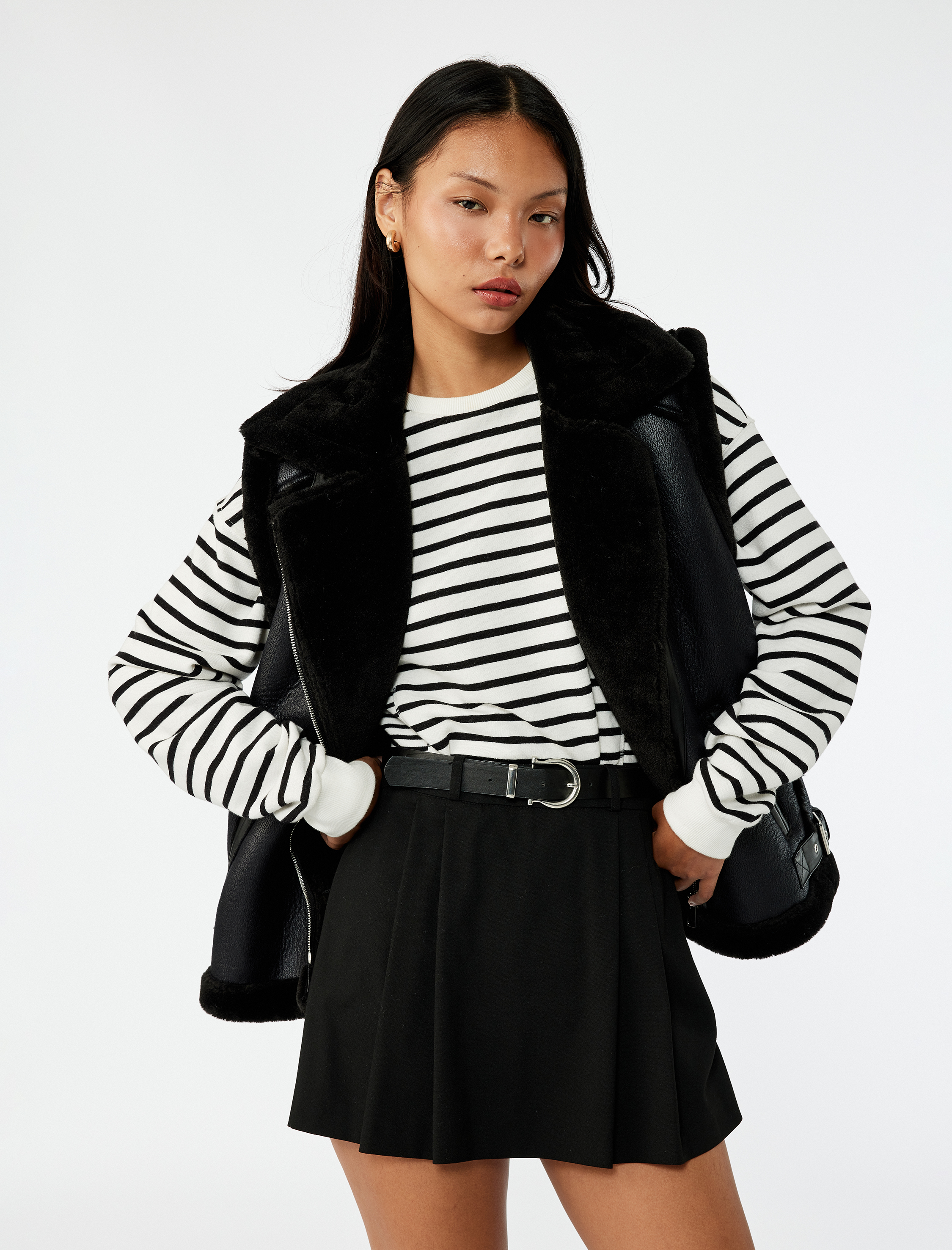   Suni Kürklü Yaka Fermuarlı Deri Görünümlü Kolsuz Biker Yelek