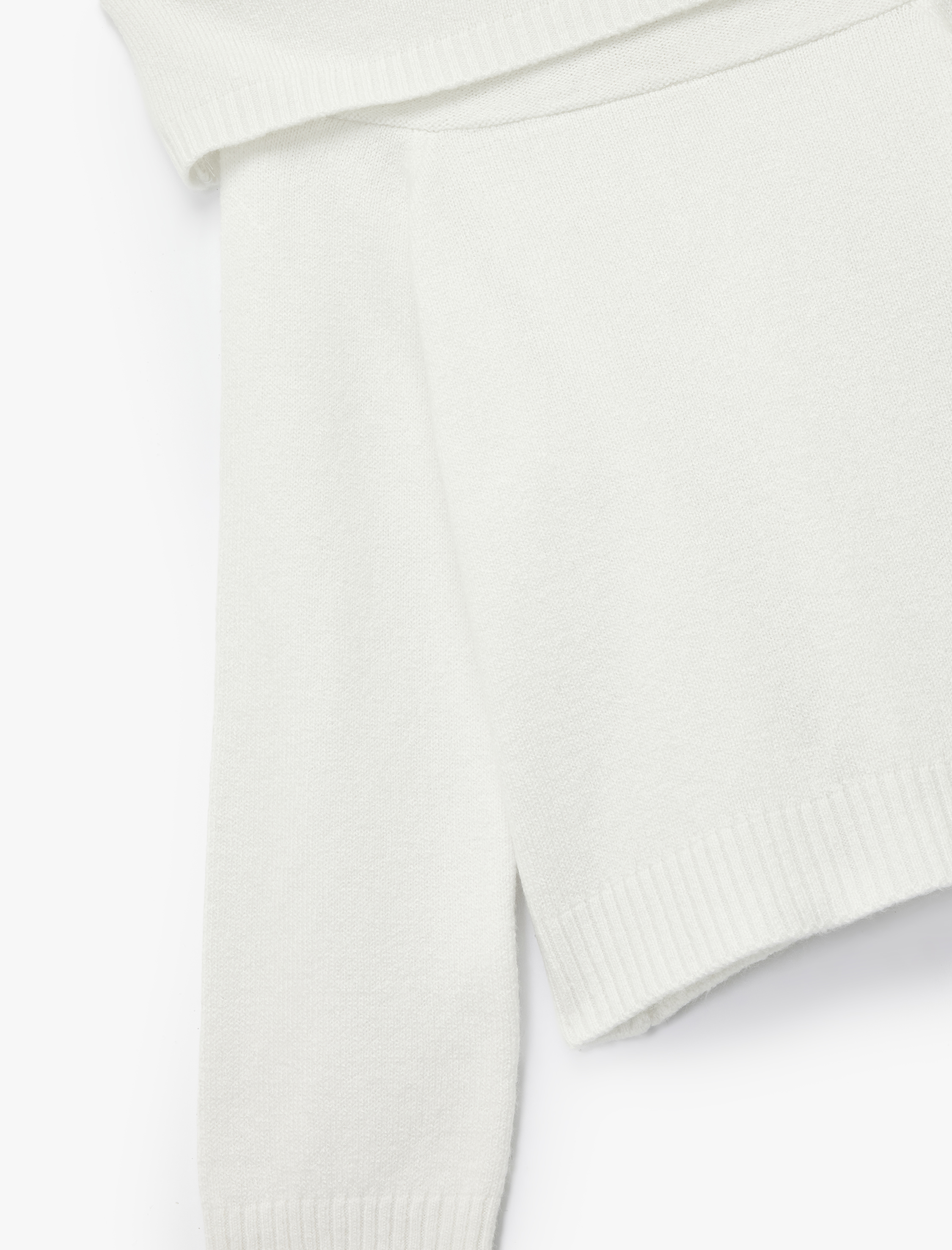   Uzun Kollu Omzu Açık Triko Kazak