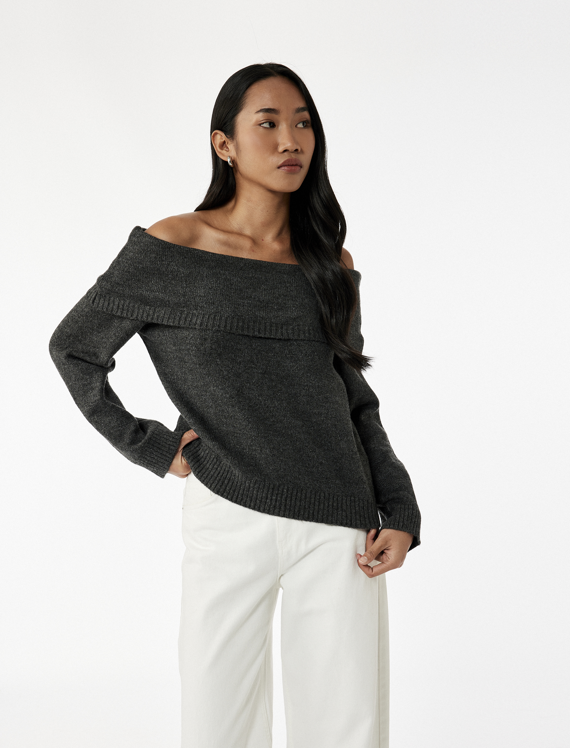   Uzun Kollu Omzu Açık Triko Kazak