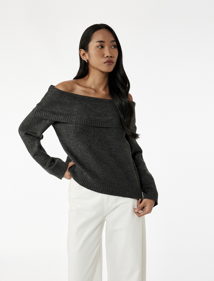  Uzun Kollu Omzu Açık Triko Kazak