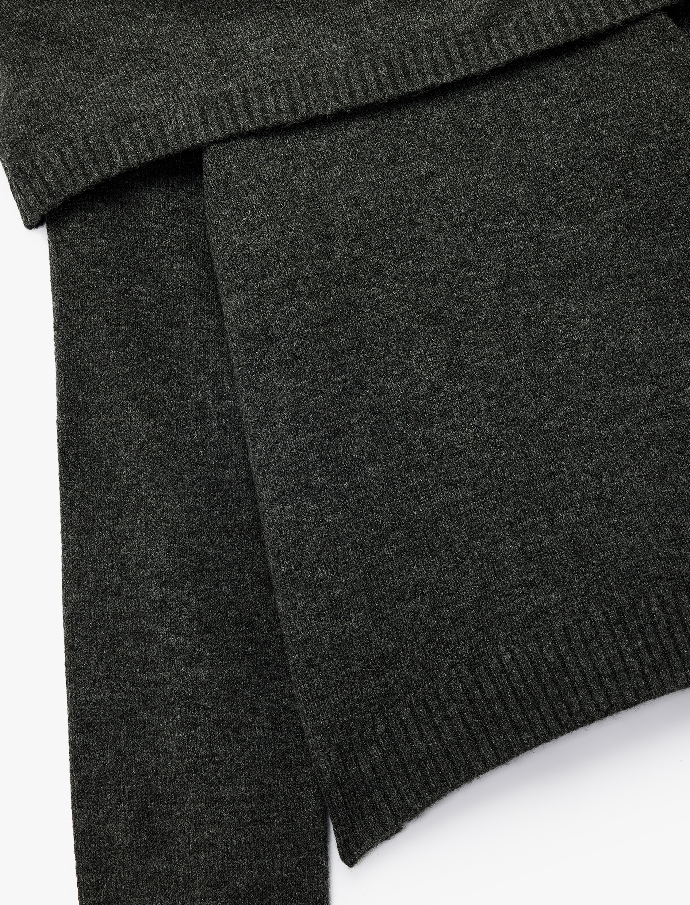   Uzun Kollu Omzu Açık Triko Kazak