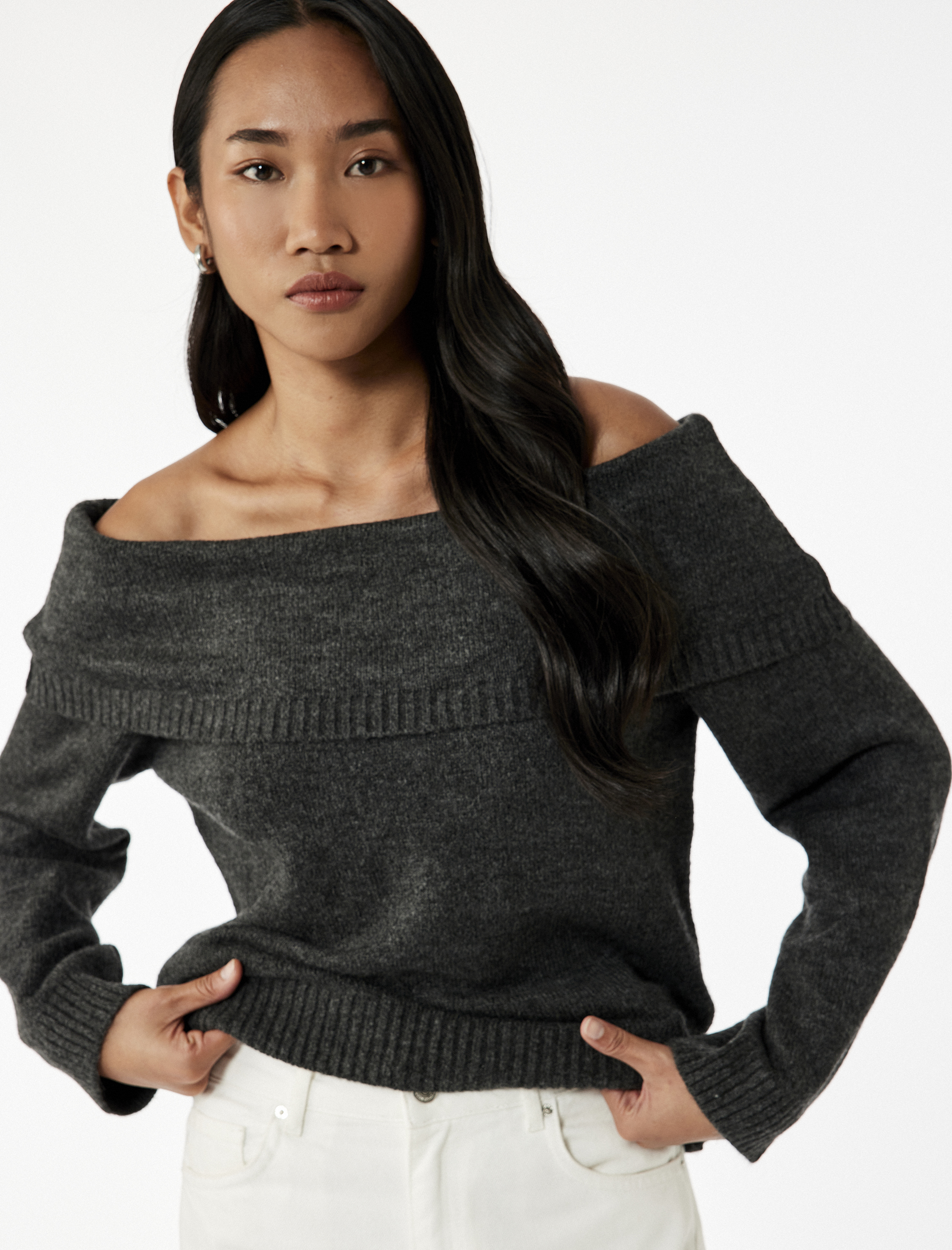   Uzun Kollu Omzu Açık Triko Kazak