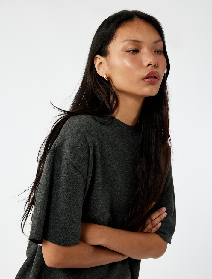  Kısa Kollu Bisiklet Yaka Basic Oversize Tişört