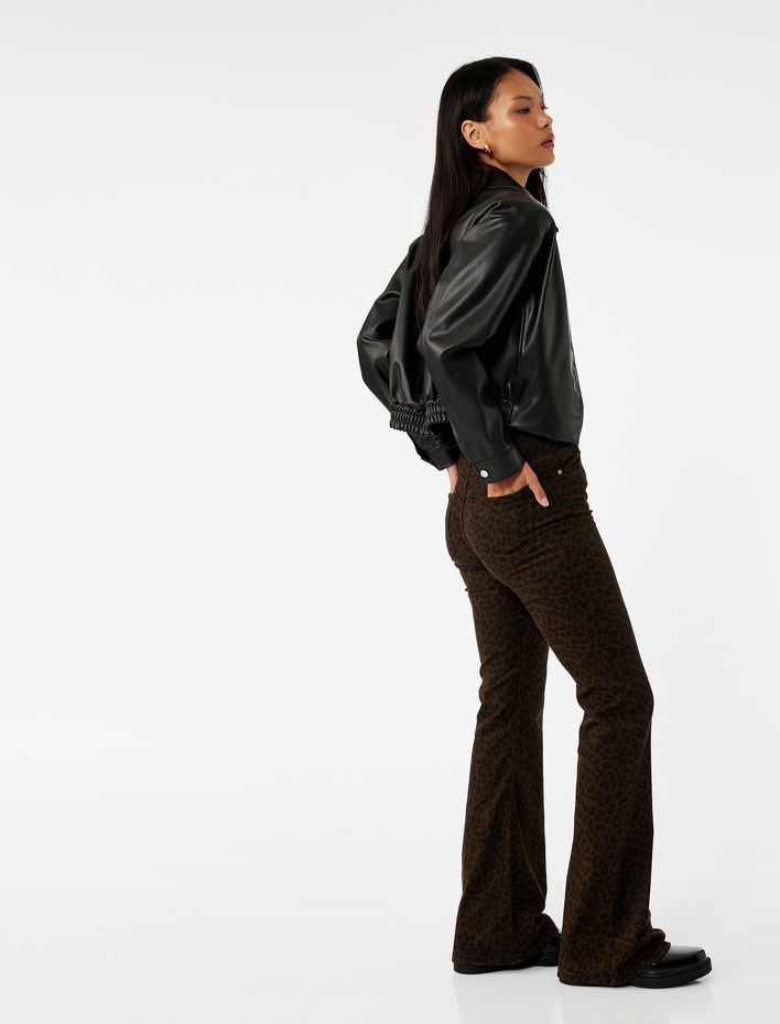  Yüksek Bel Dar Kesim İspanyol Paça Leopar Pantolon - Flare Jeans