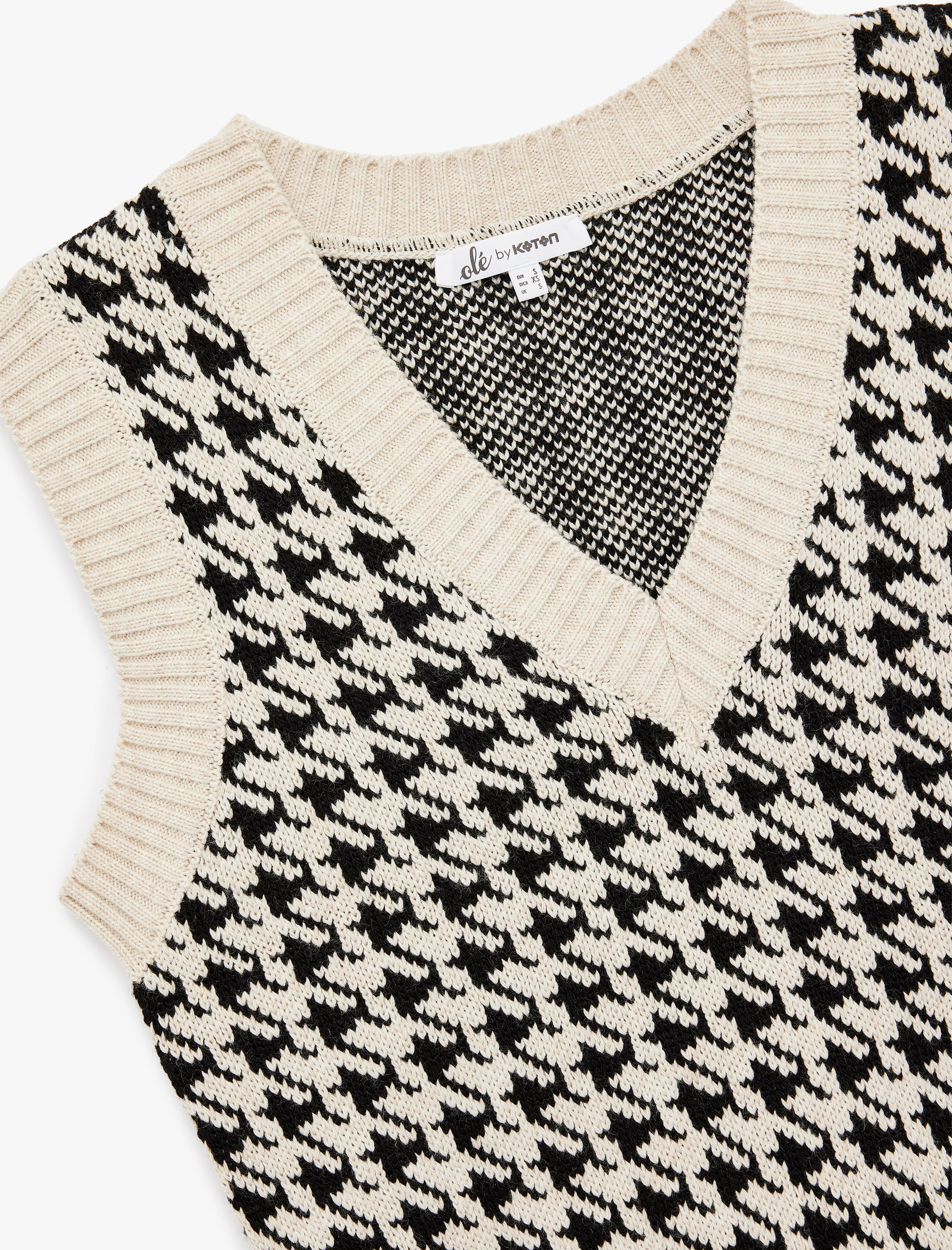   V Yaka Kolsuz Triko Süveter