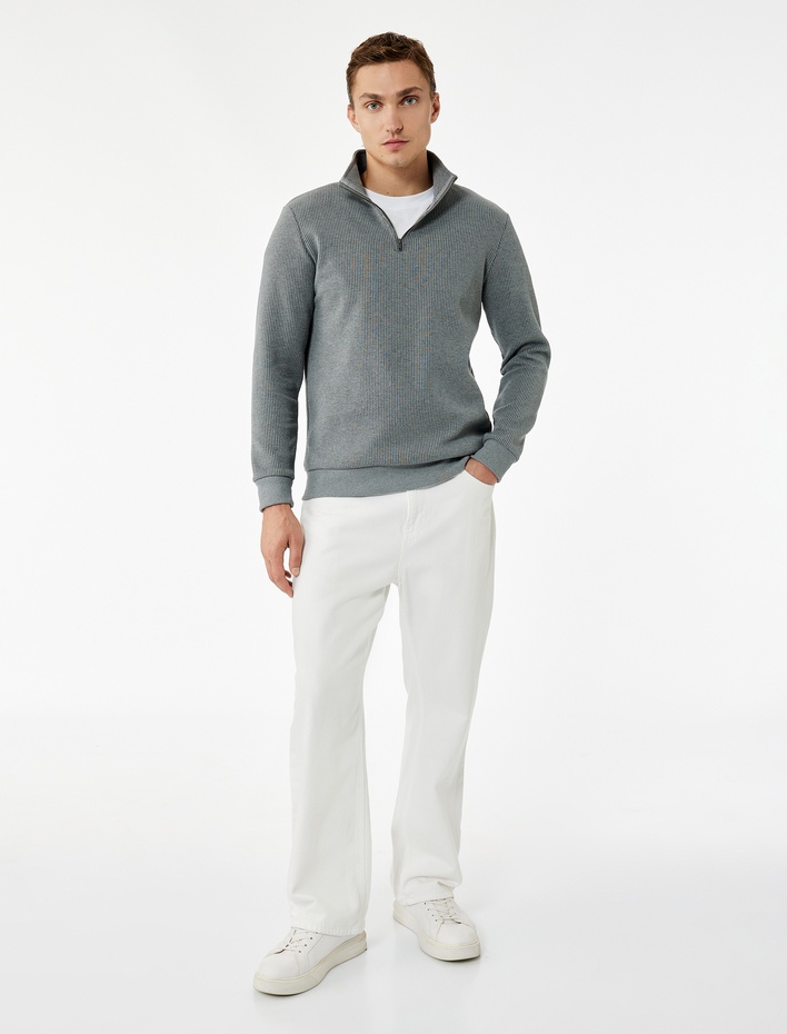  Dokulu Uzun Kollu Yarım Fermuarlı Sweatshirt