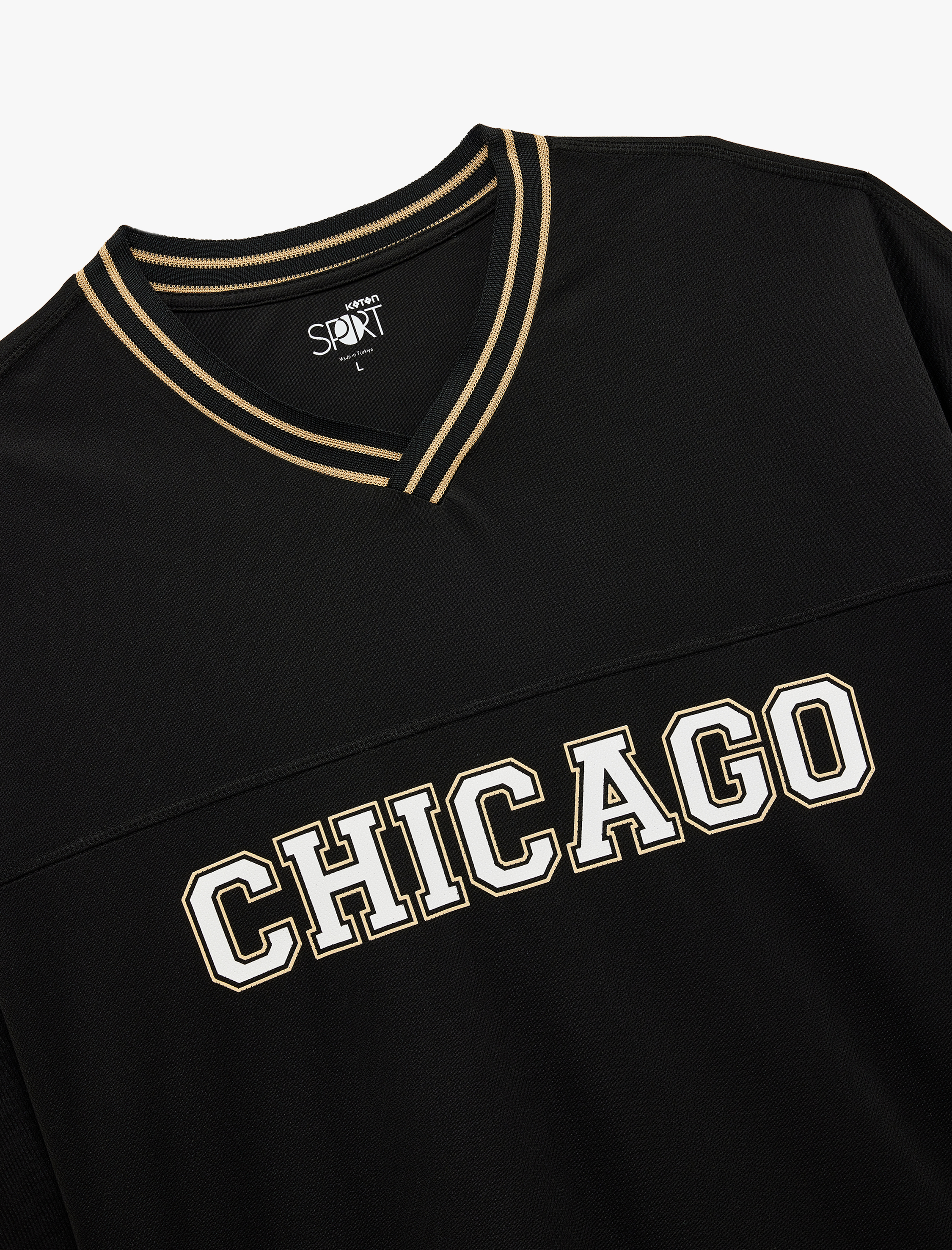   Kısa Kollu V Yaka Grogren Detaylı Baskılı Oversize Spor Tişört