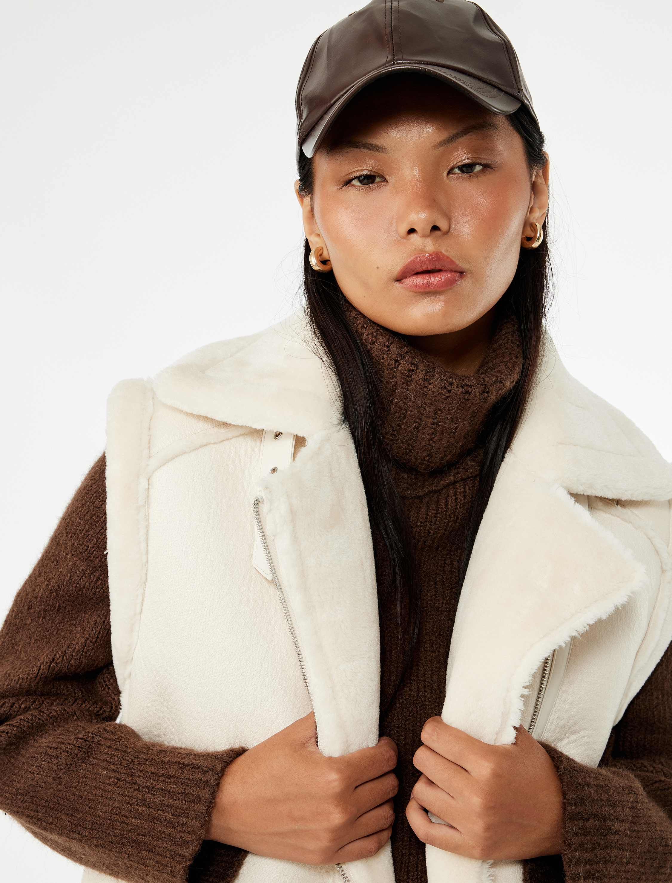   Suni Kürklü Yaka Fermuarlı Deri Görünümlü Kolsuz Biker Yelek