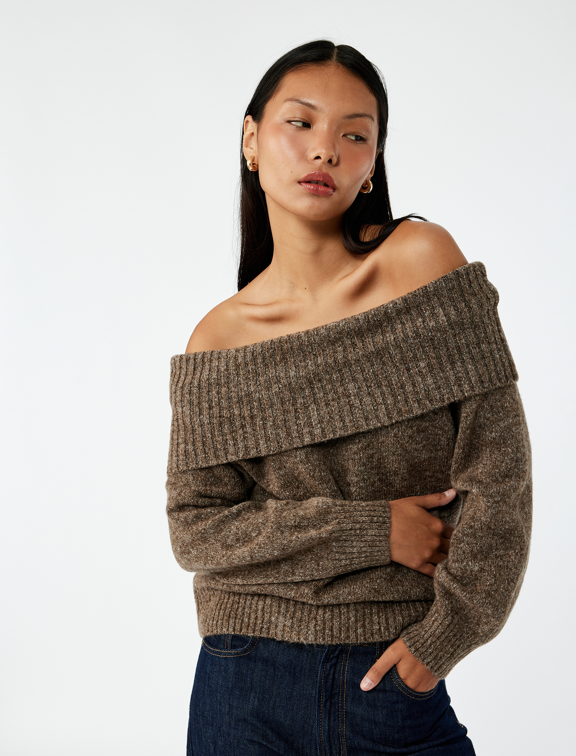   Uzun Kollu Omzu Açık Triko Kazak