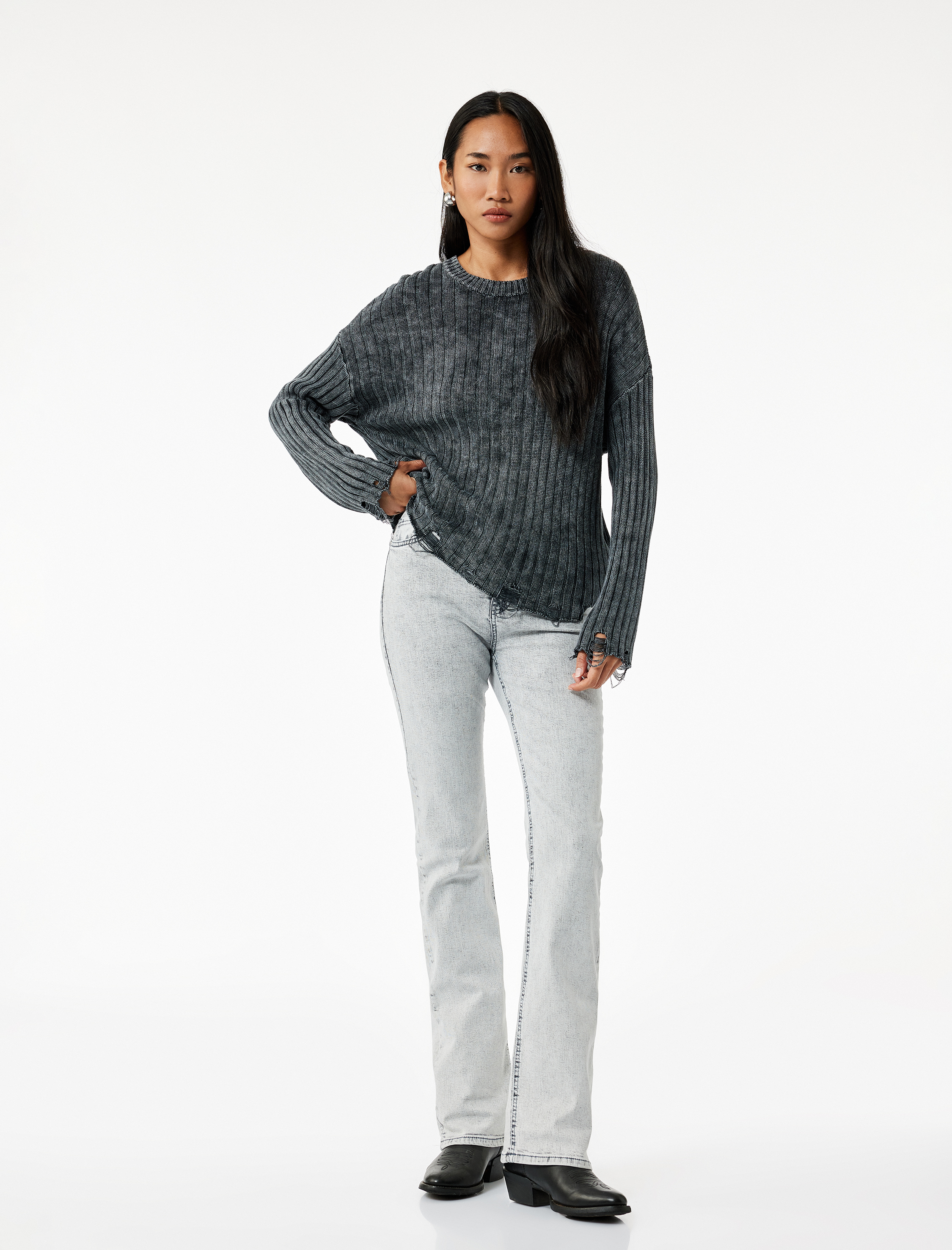   Soluk Efektli Yıpratılmış Uzun Kollu Bisiklet Yaka Triko Kazak