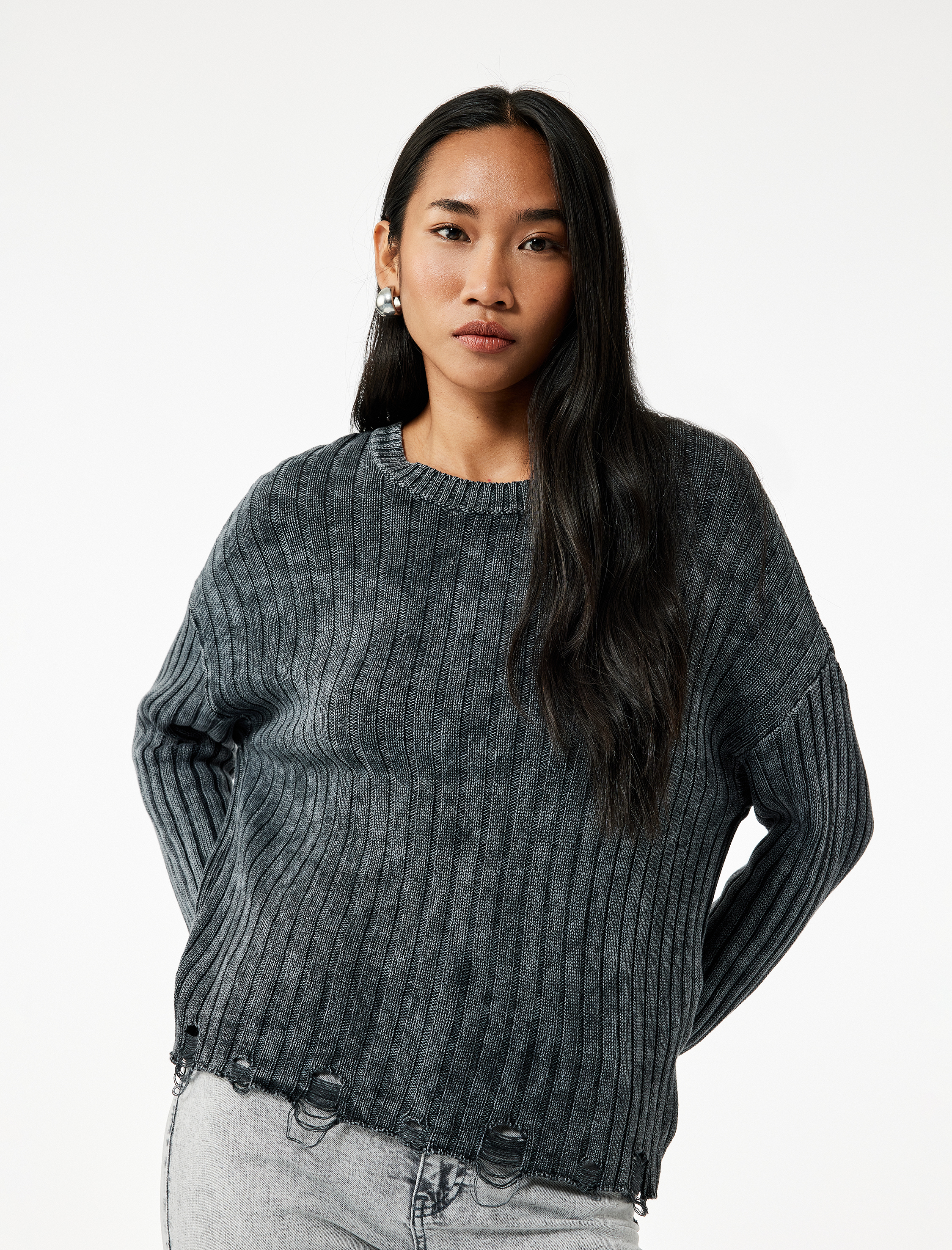   Soluk Efektli Yıpratılmış Uzun Kollu Bisiklet Yaka Triko Kazak