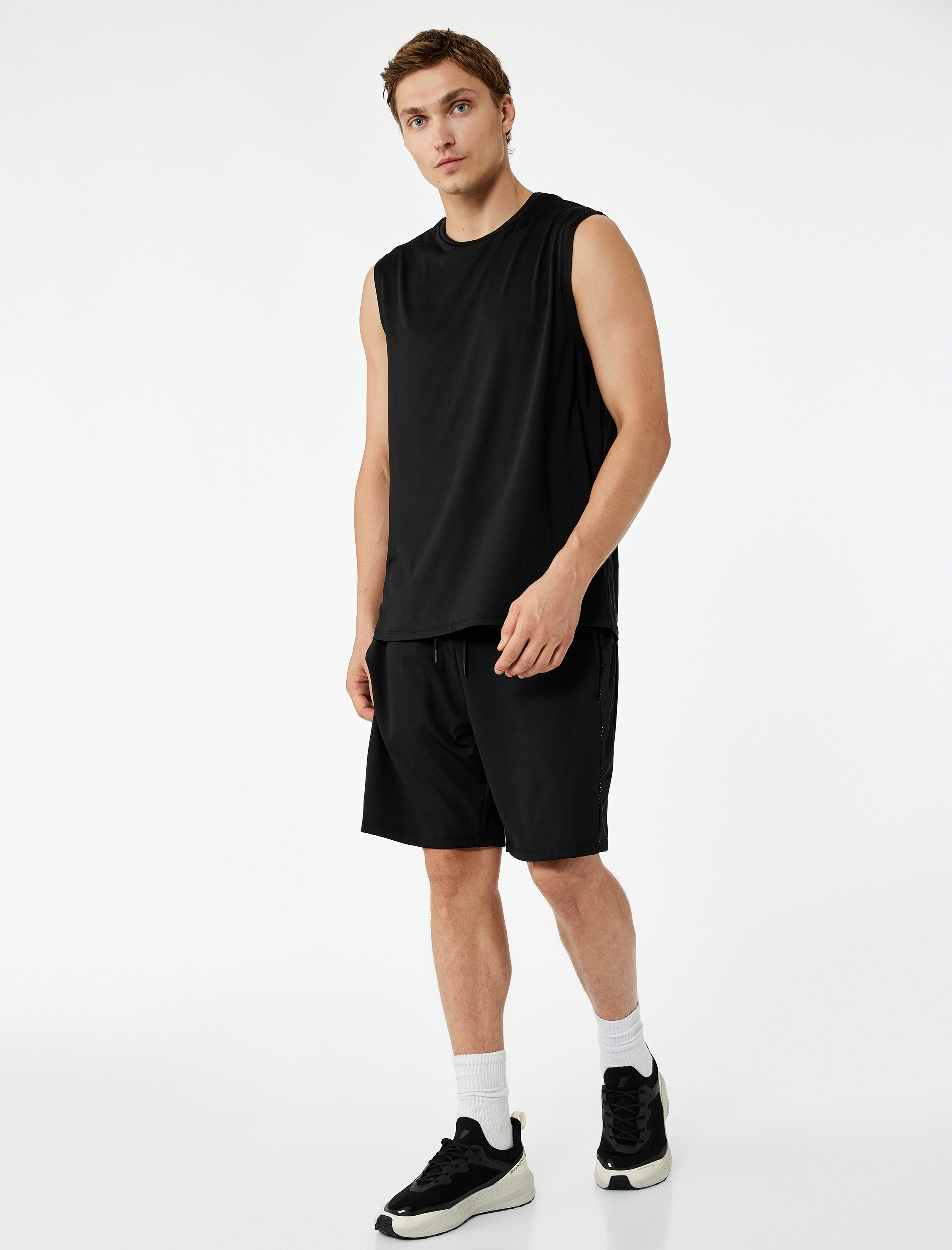   Bisiklet Yaka Rahat Kesim Basic Spor Kolsuz Tişört