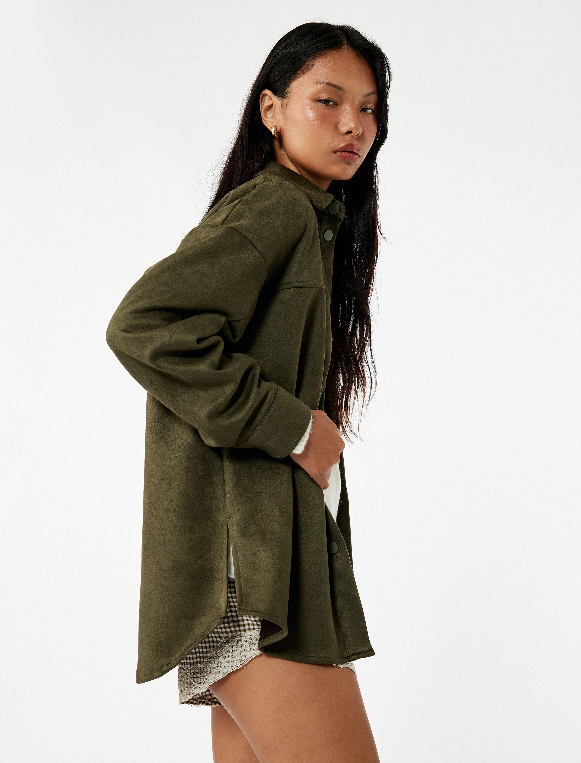   Klasik Yaka Cep Detaylı Oversize Düğmeli Süet Görünümlü Gömlek Ceket