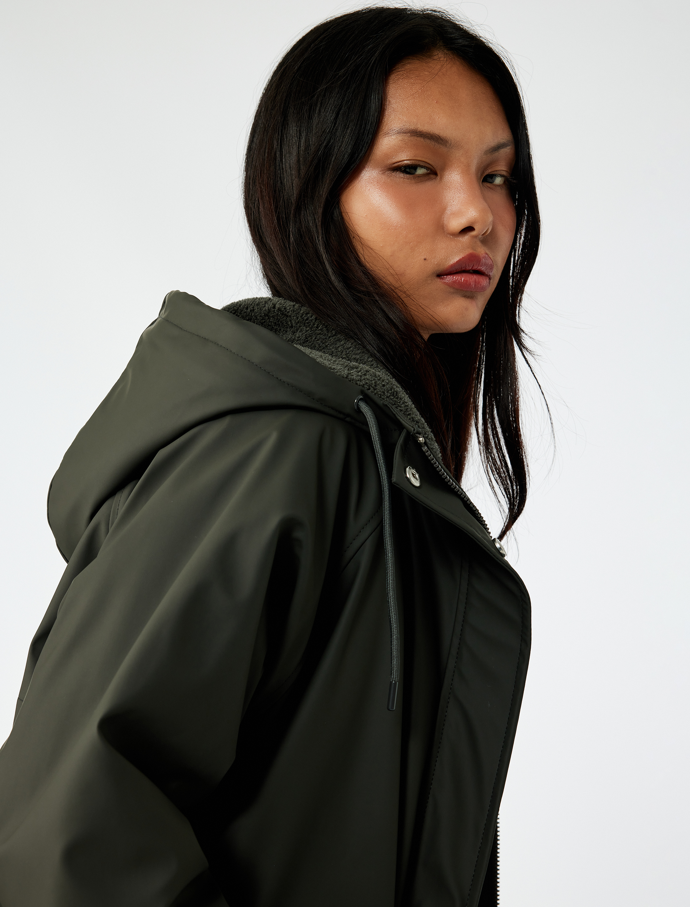   Deri Görünümlü İçi Suni Kürklü Fermuarlı Cepli Su Geçirmez Kapüşonlu Mont