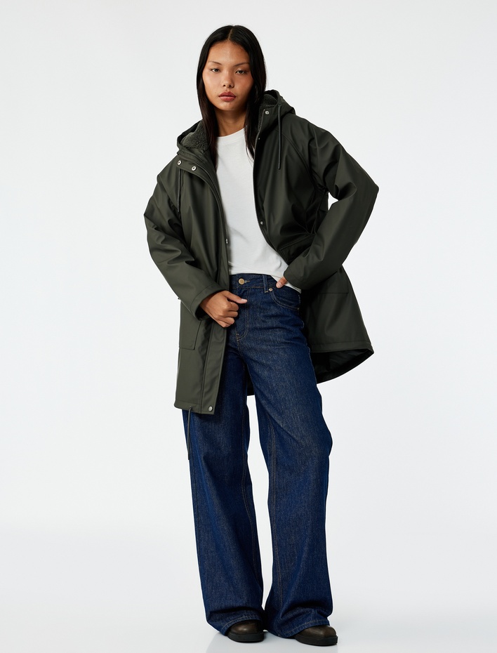  Deri Görünümlü İçi Suni Kürklü Fermuarlı Cepli Su Geçirmez Kapüşonlu Mont