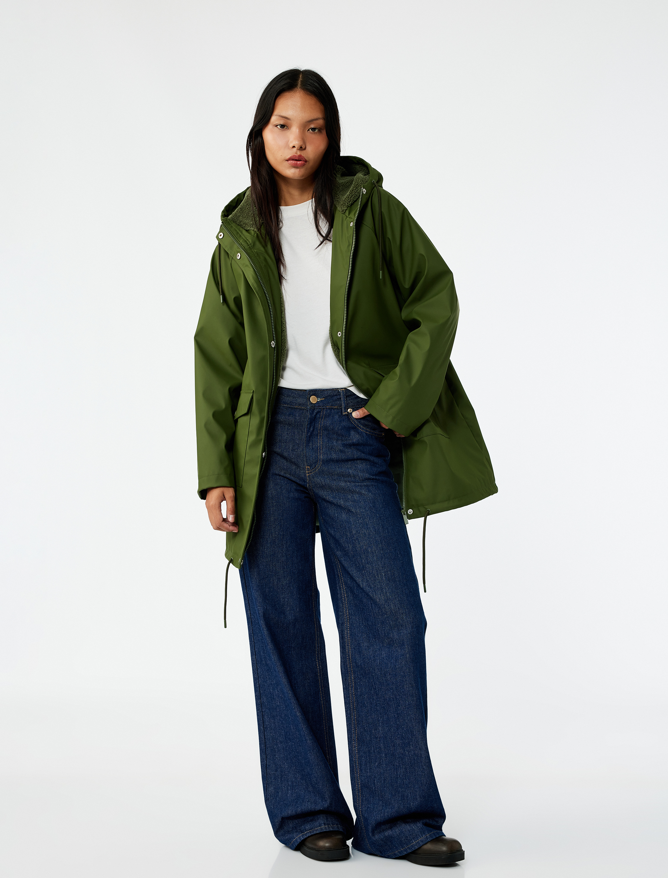   Deri Görünümlü İçi Suni Kürklü Fermuarlı Cepli Su Geçirmez Kapüşonlu Mont