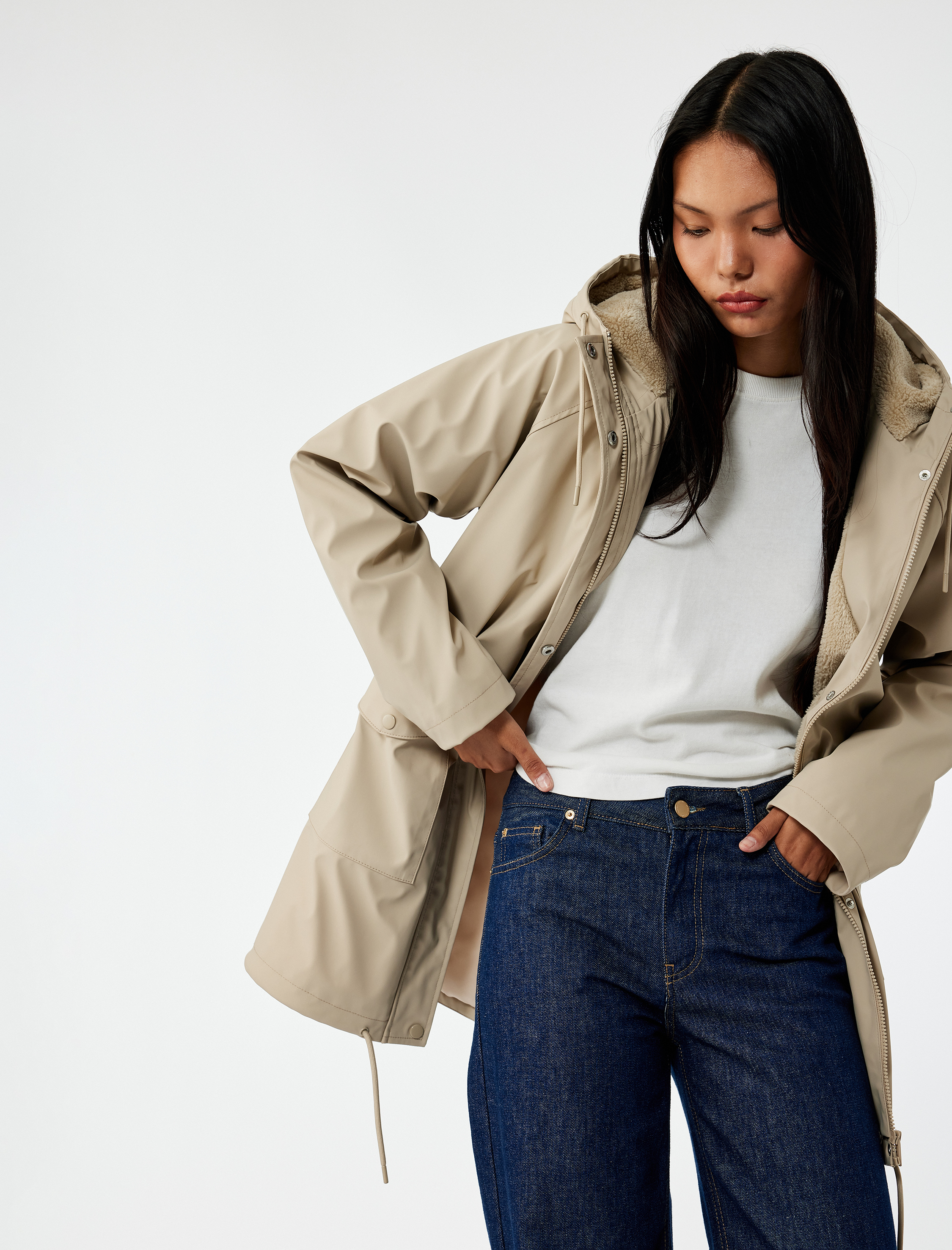   Deri Görünümlü İçi Suni Kürklü Fermuarlı Cepli Su Geçirmez Kapüşonlu Mont