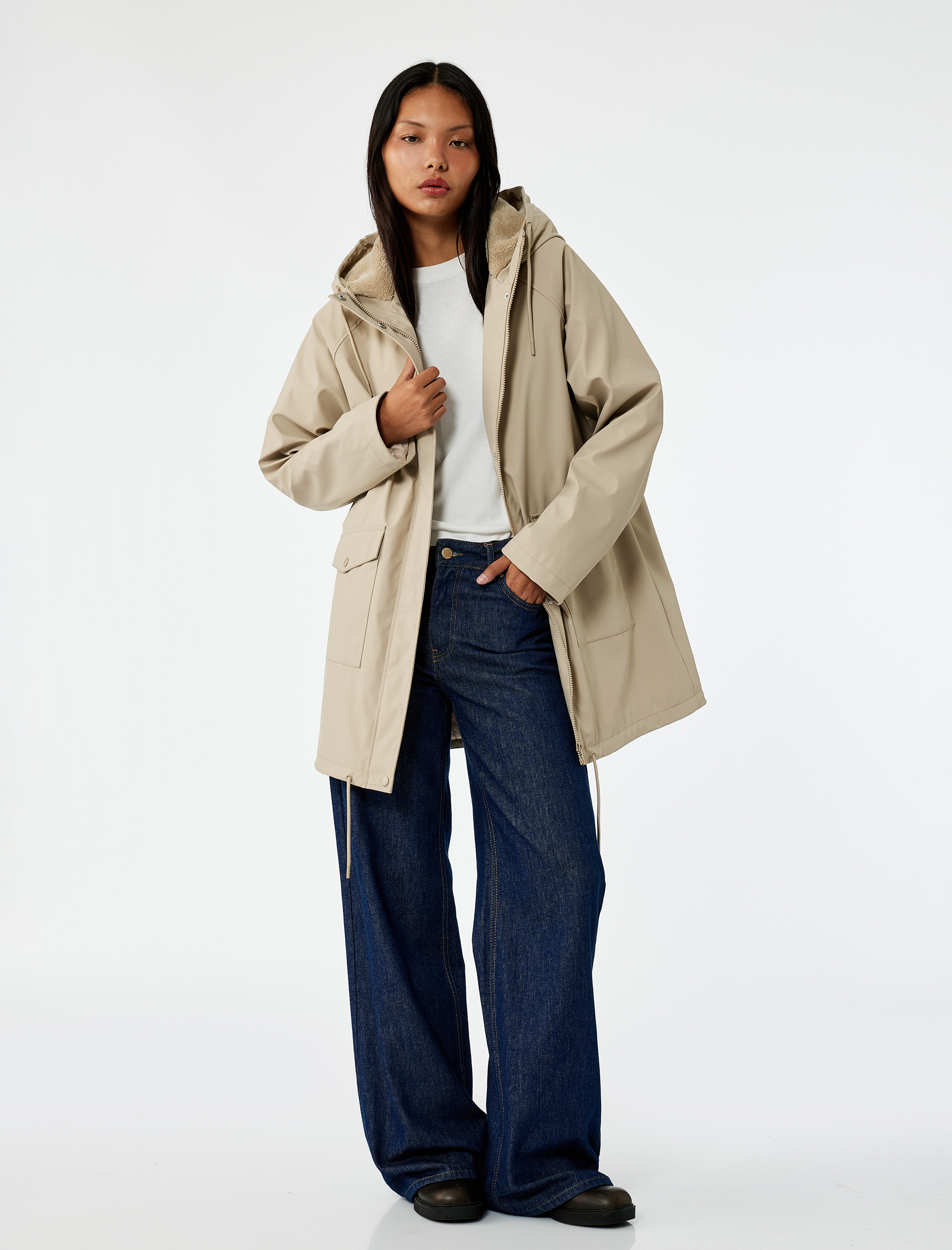   Deri Görünümlü İçi Suni Kürklü Fermuarlı Cepli Su Geçirmez Kapüşonlu Mont