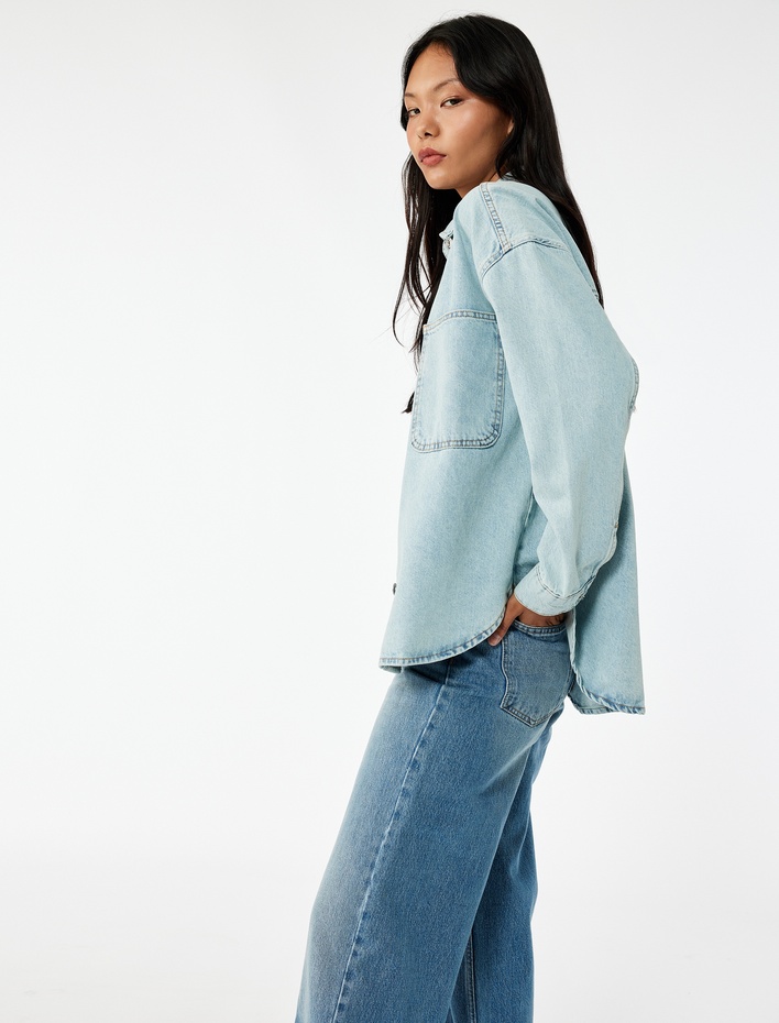  Pamuklu Düğmeli Rahat Kalıp Klasik Yaka Cep Detaylı Denim Gömlek