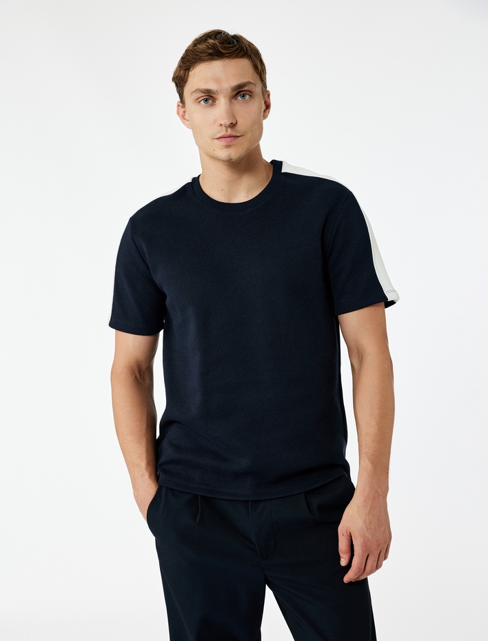  Regular Fit Kısa Kollu Renk Kontrastlı Bisiklet Yaka Tişört