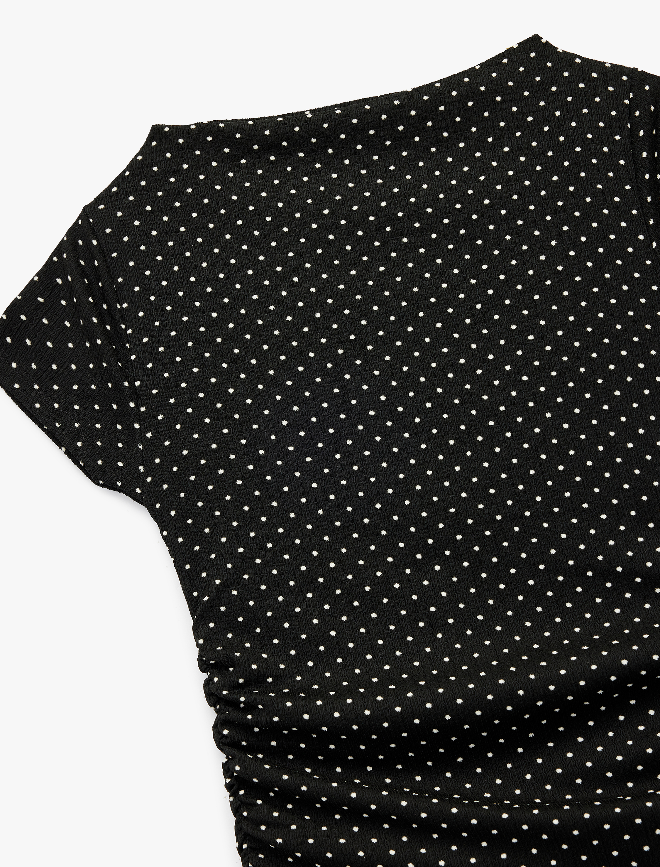   Puantiyeli Dik Yaka Kısa Kollu Slim Fit Bürümcük Drapeli Tişört