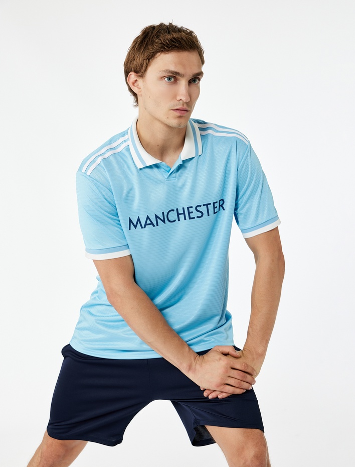  Rahat Kalıp Kısa Kollu Biyeli Polo Yaka Baskılı Spor Tişört