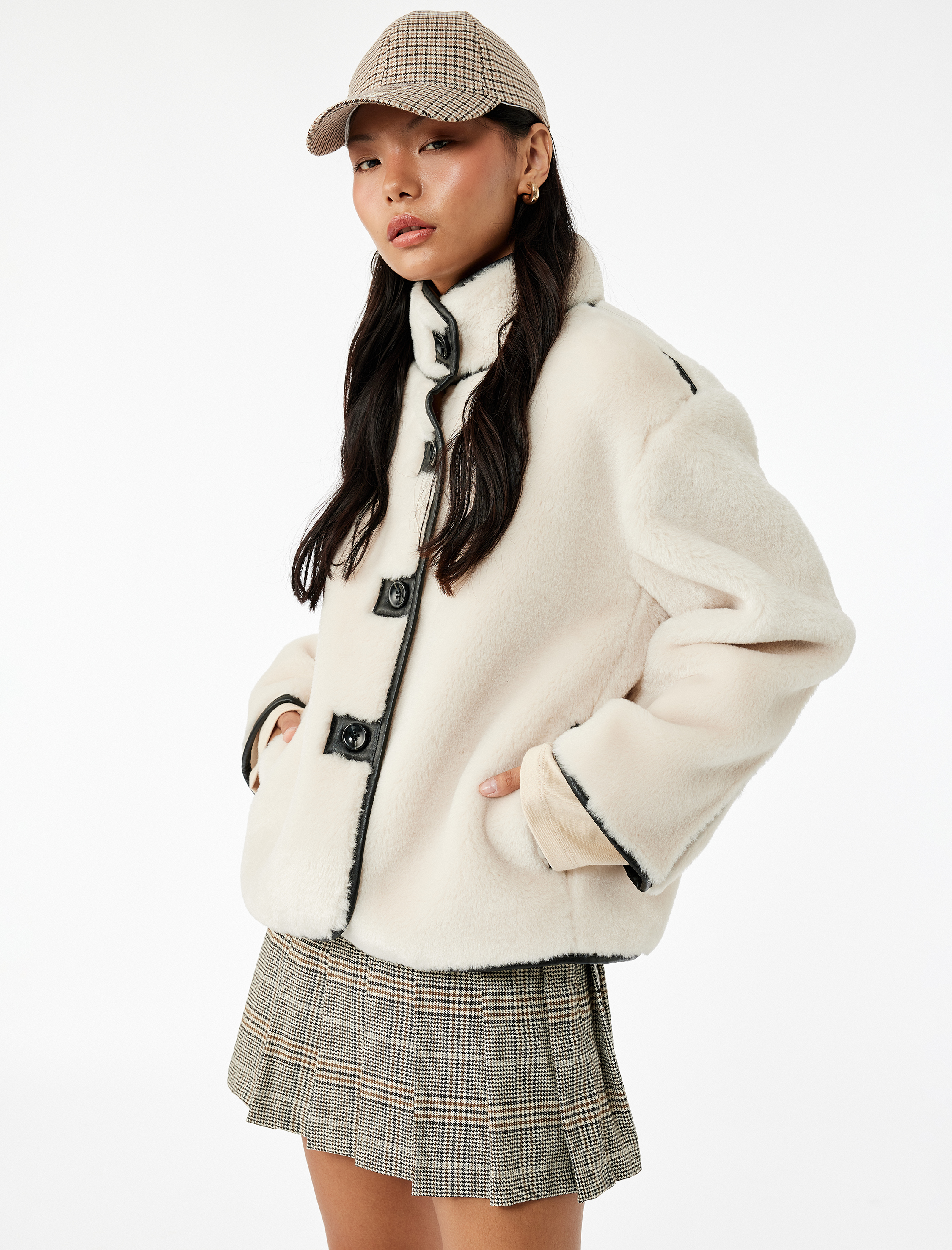   Dik Yaka Kaban Peluş Biye Detaylı Düğmeli Uzun Kollu