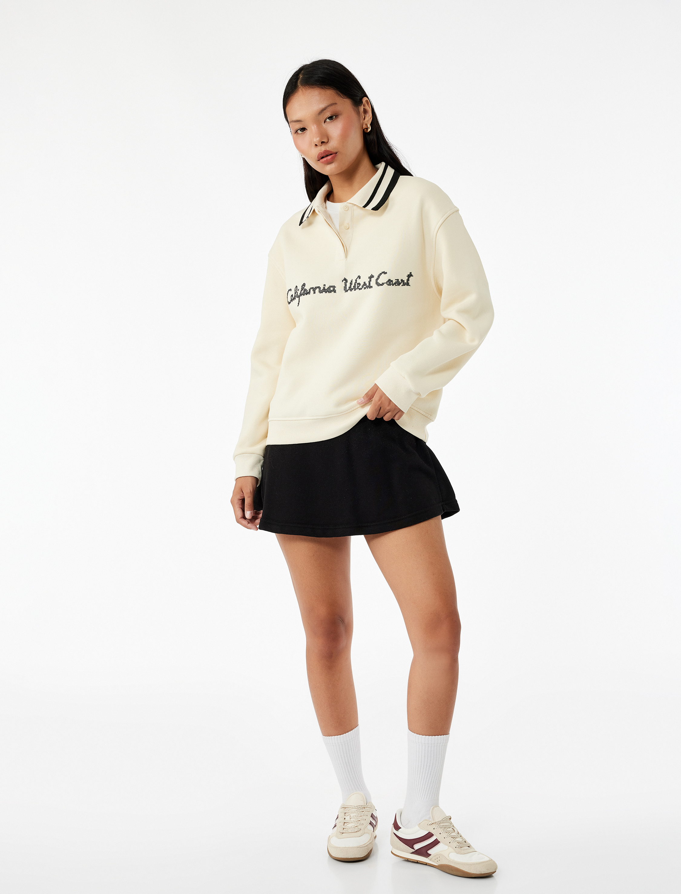   Uzun Kollu Düğmeli Nakışlı Şardonlu Oversize Polo Yaka Sweatshirt