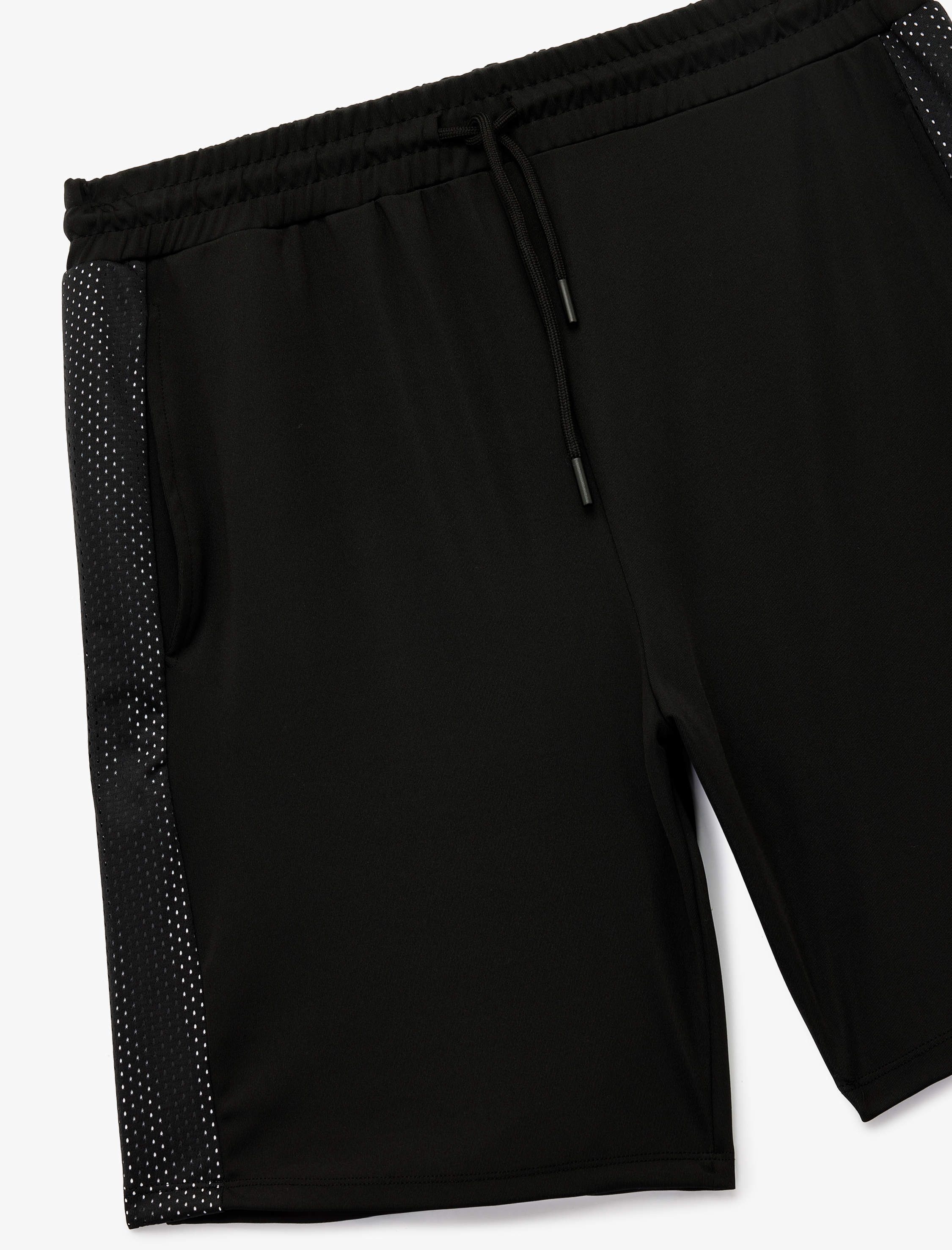   Beli Bağcıklı Cepli Kumaş Detaylı Spor Şort