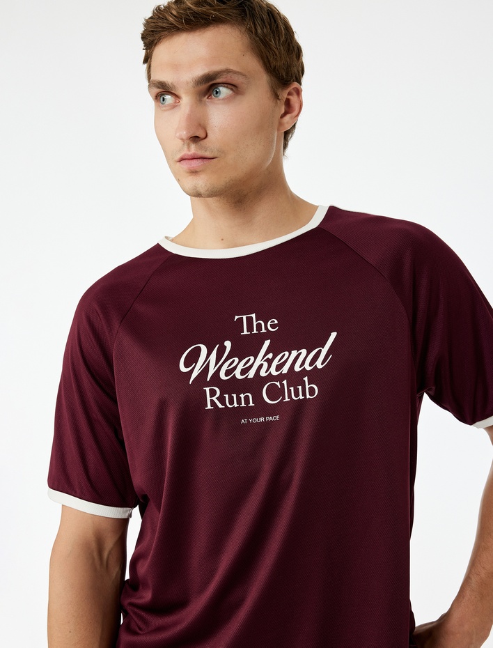  Rahat Kesim Kısa Kollu Biyeli Bisiklet Yaka Baskılı Spor Tişört