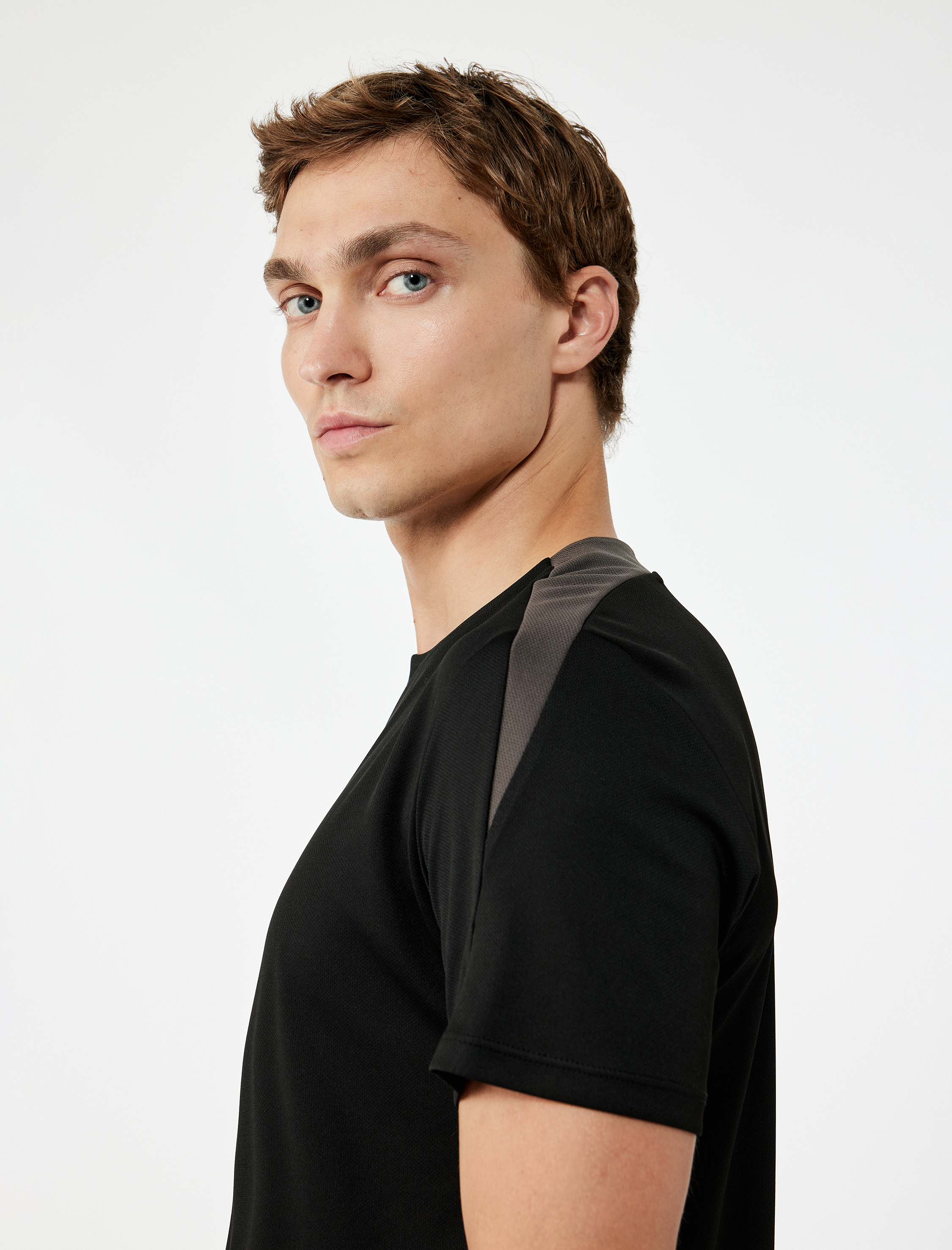   Kısa Kollu Renk Kontrastlı Bisiklet Yaka Spor Tişört