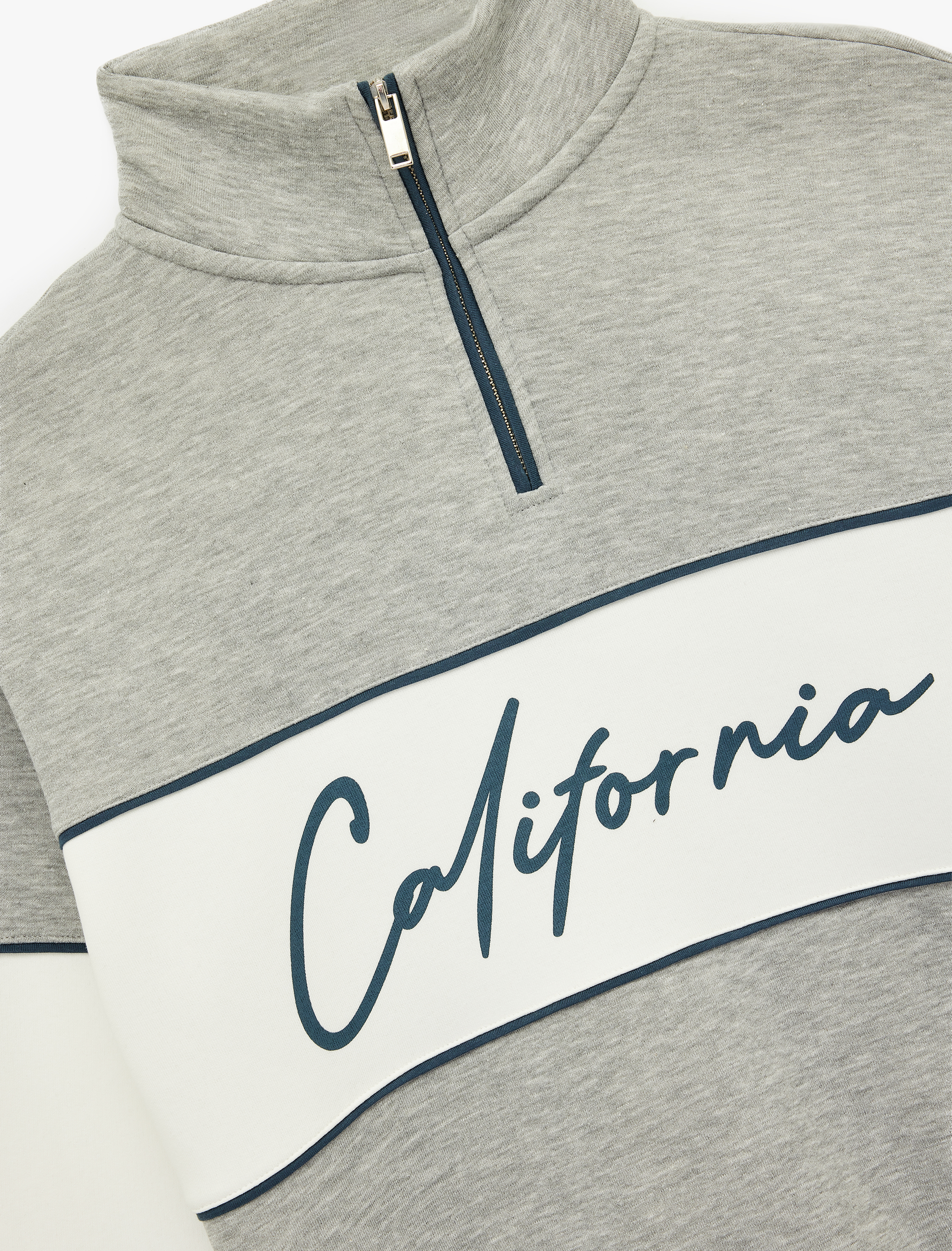   Oversize Şardonlu Renk Bloklu Kolej Baskılı Yarım Fermuarlı Sweatshirt