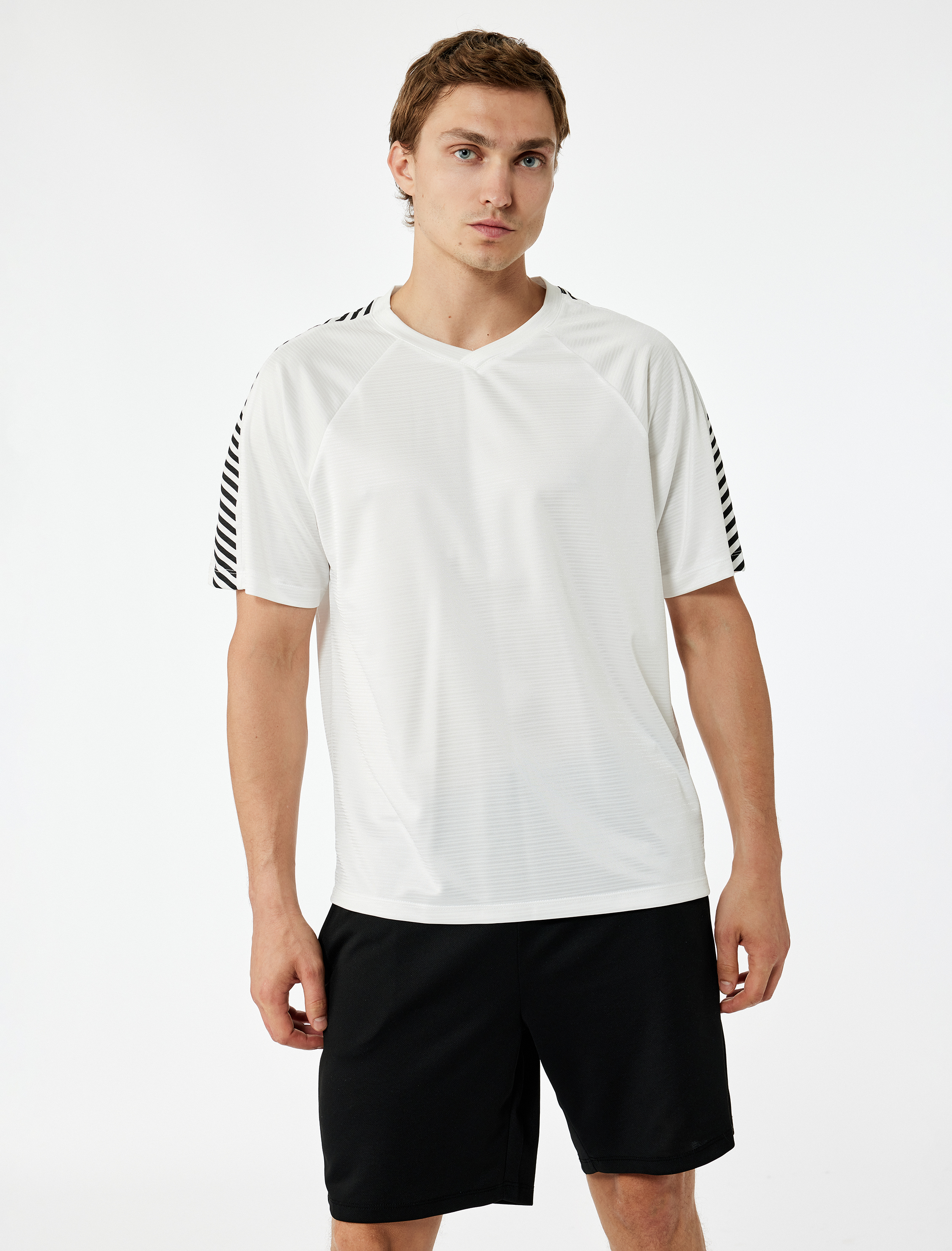   Rahat Kesim Geometrik Baskılı Kısa Kollu V Yaka Spor Tişört