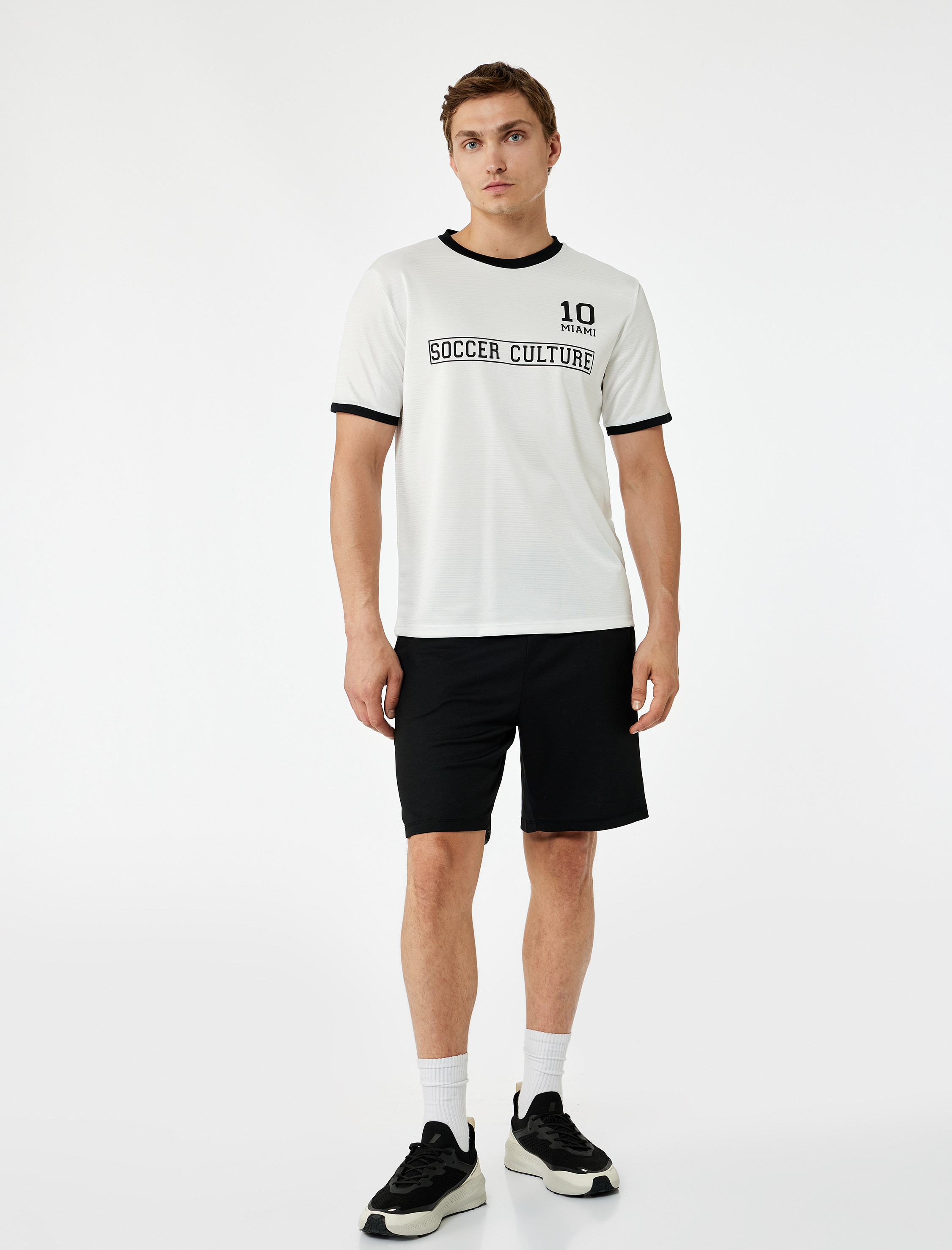   Kısa Kollu Biyeli Bisiklet Yaka Baskılı Spor Tişört