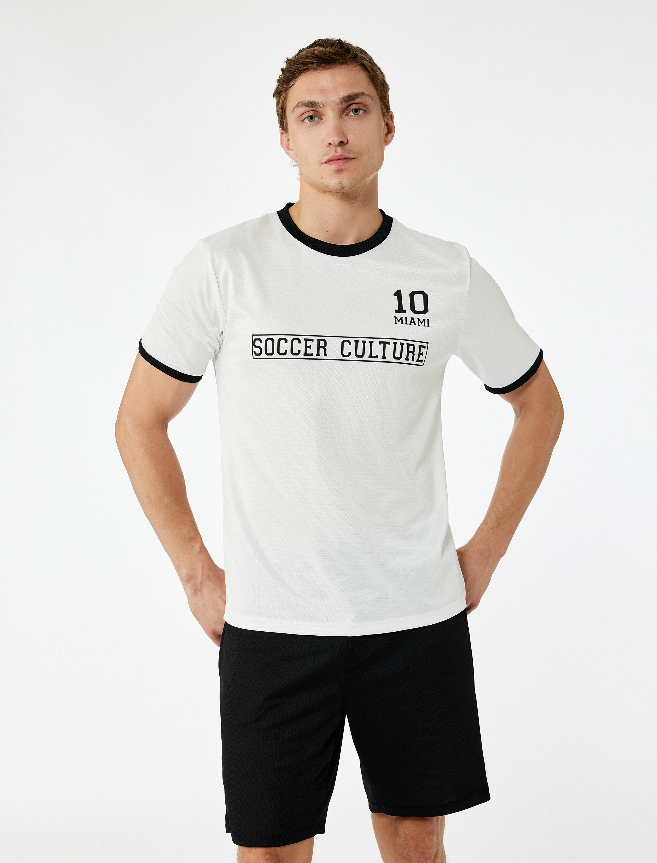   Kısa Kollu Biyeli Bisiklet Yaka Baskılı Spor Tişört