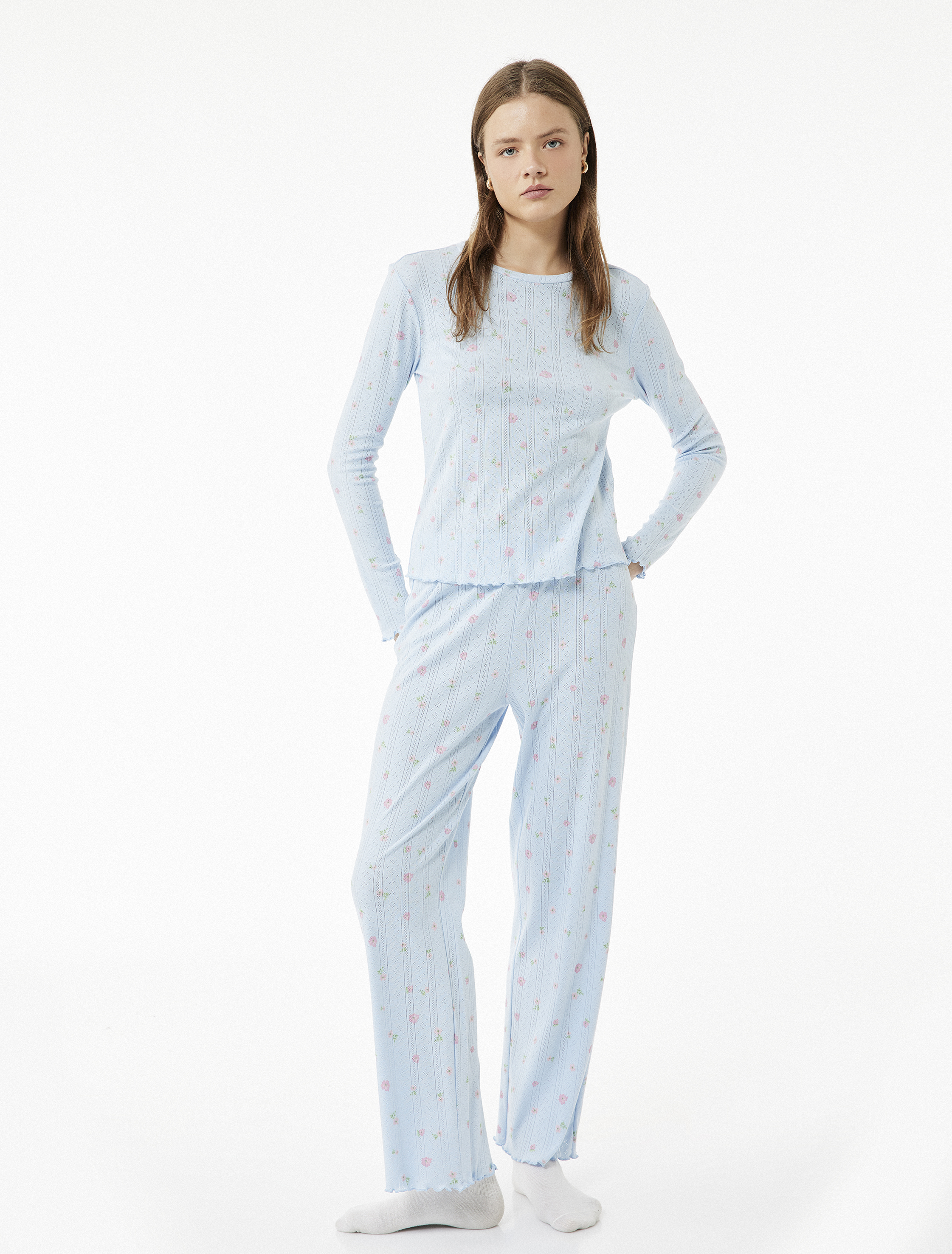   Pamuklu Uzun Kollu Bisiklet Yaka Çiçekli Pijama Takımı