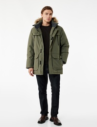 Uzun Kollu Kapaklı Cepli Fermuarlı Suni Kürklü Kapşonlu Parka