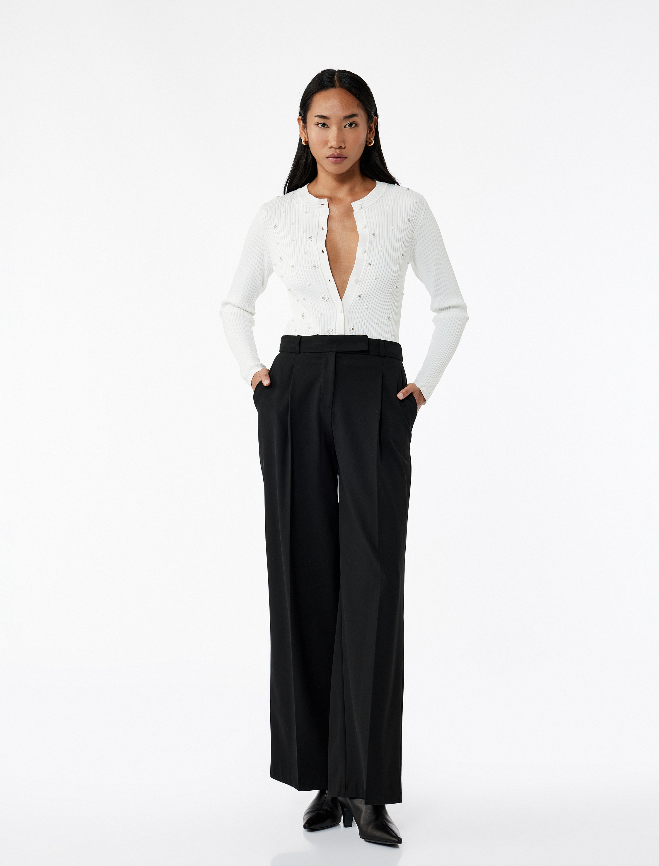   Düğmeli Uzun Kollu Bisiklet Yaka Taşlı Triko Hırka