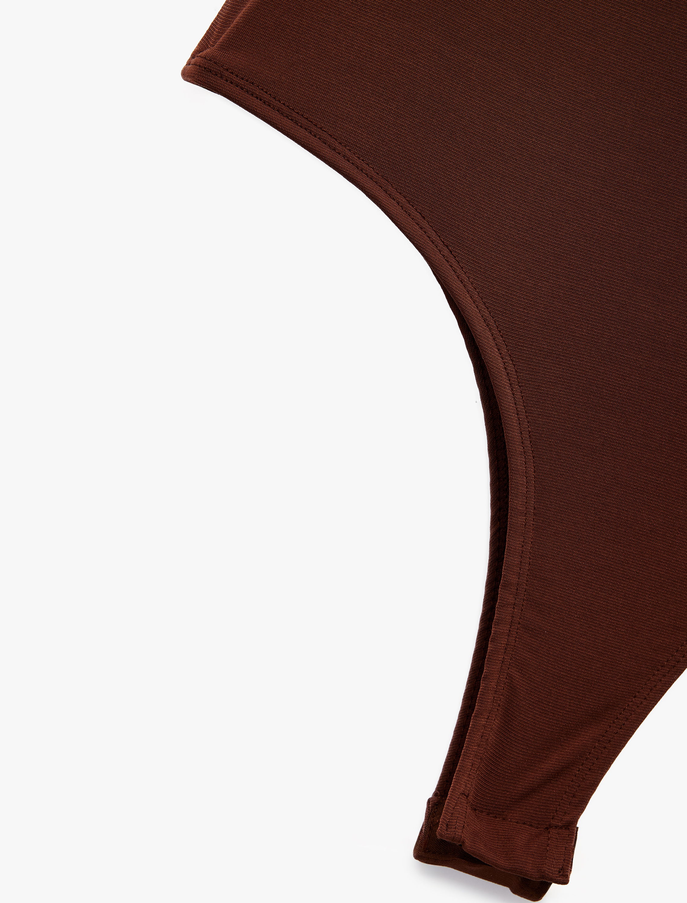 Metal Aksesuarlı Boyundan Çapraz Askılı Kolsuz Çıtçıtlı Body