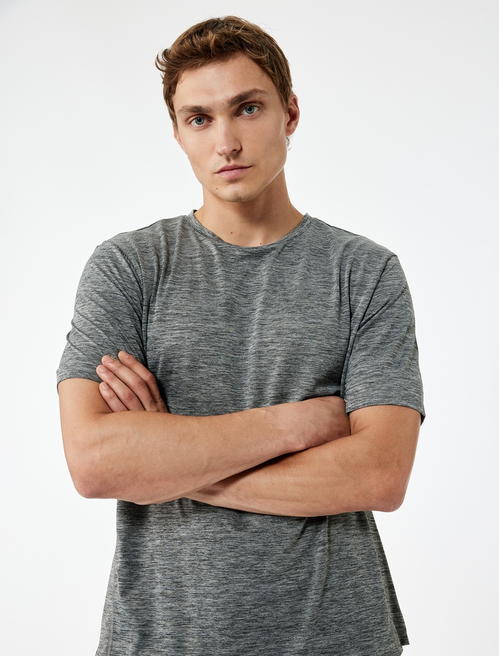  Regular Fit Kısa Kollu Dikiş Detaylı Desenli Bisiklet Yaka Spor Tişört