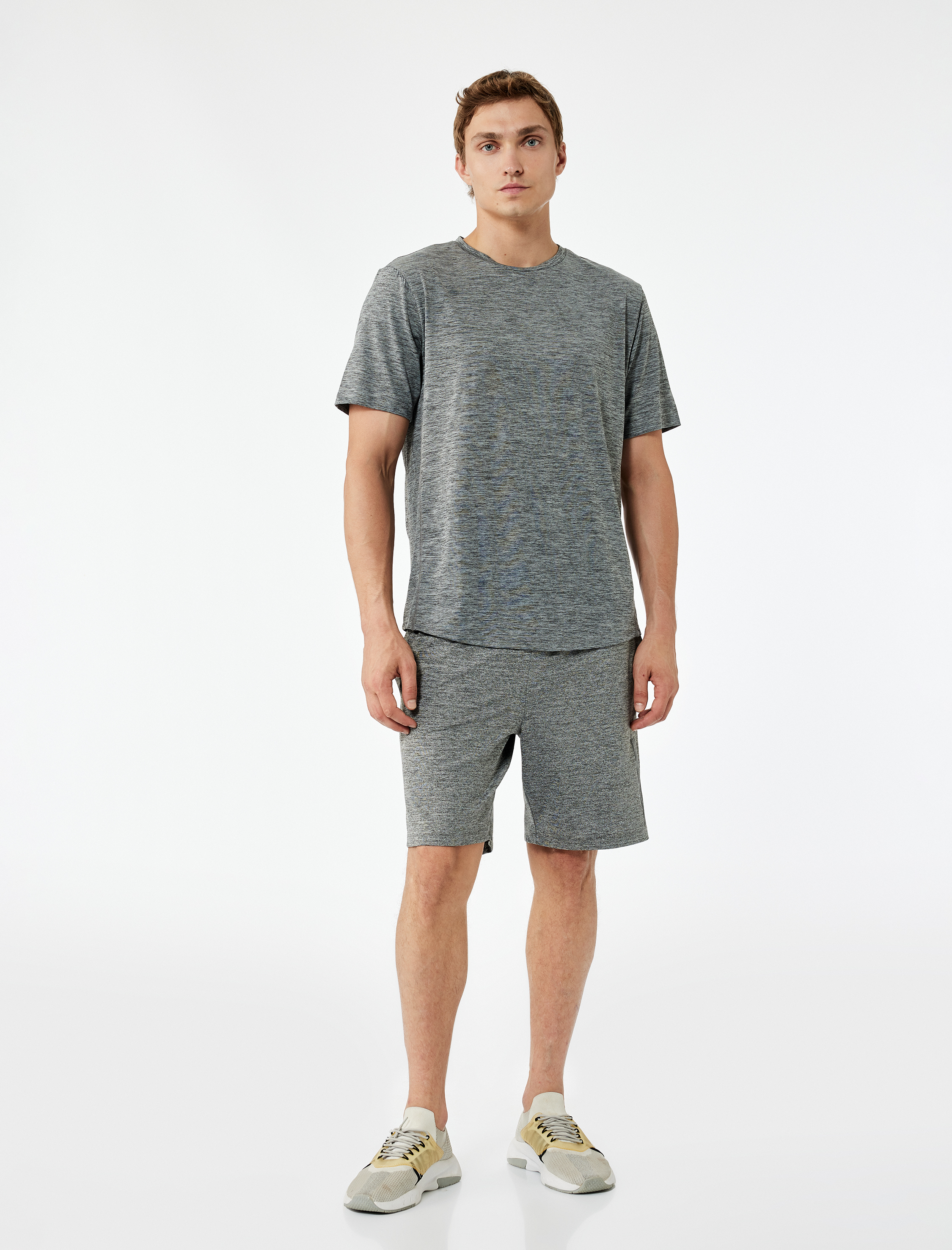   Regular Fit Kısa Kollu Dikiş Detaylı Desenli Bisiklet Yaka Spor Tişört