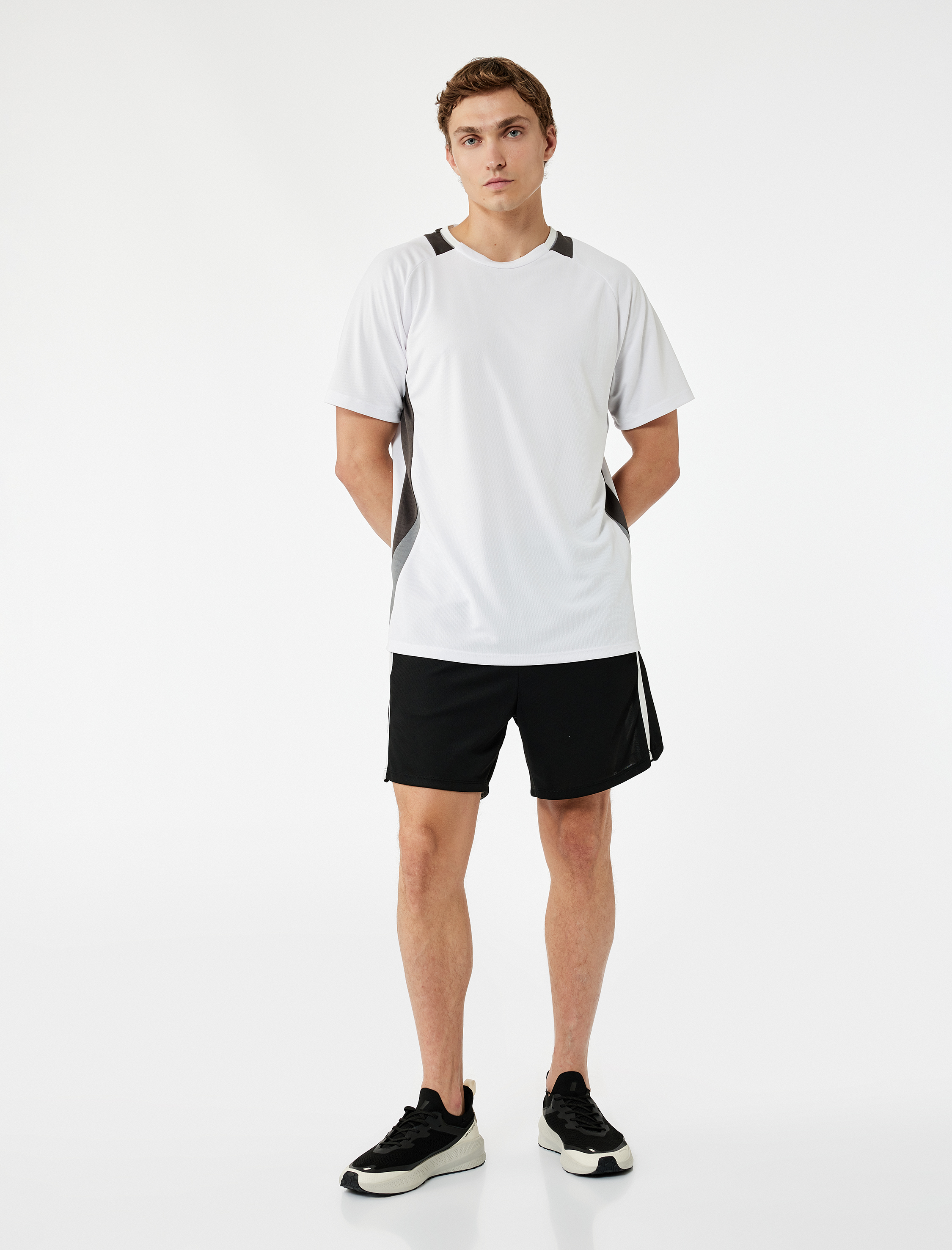   Kısa Reglan Kollu Renk Kontrastlı Bisiklet Yaka Spor Tişört