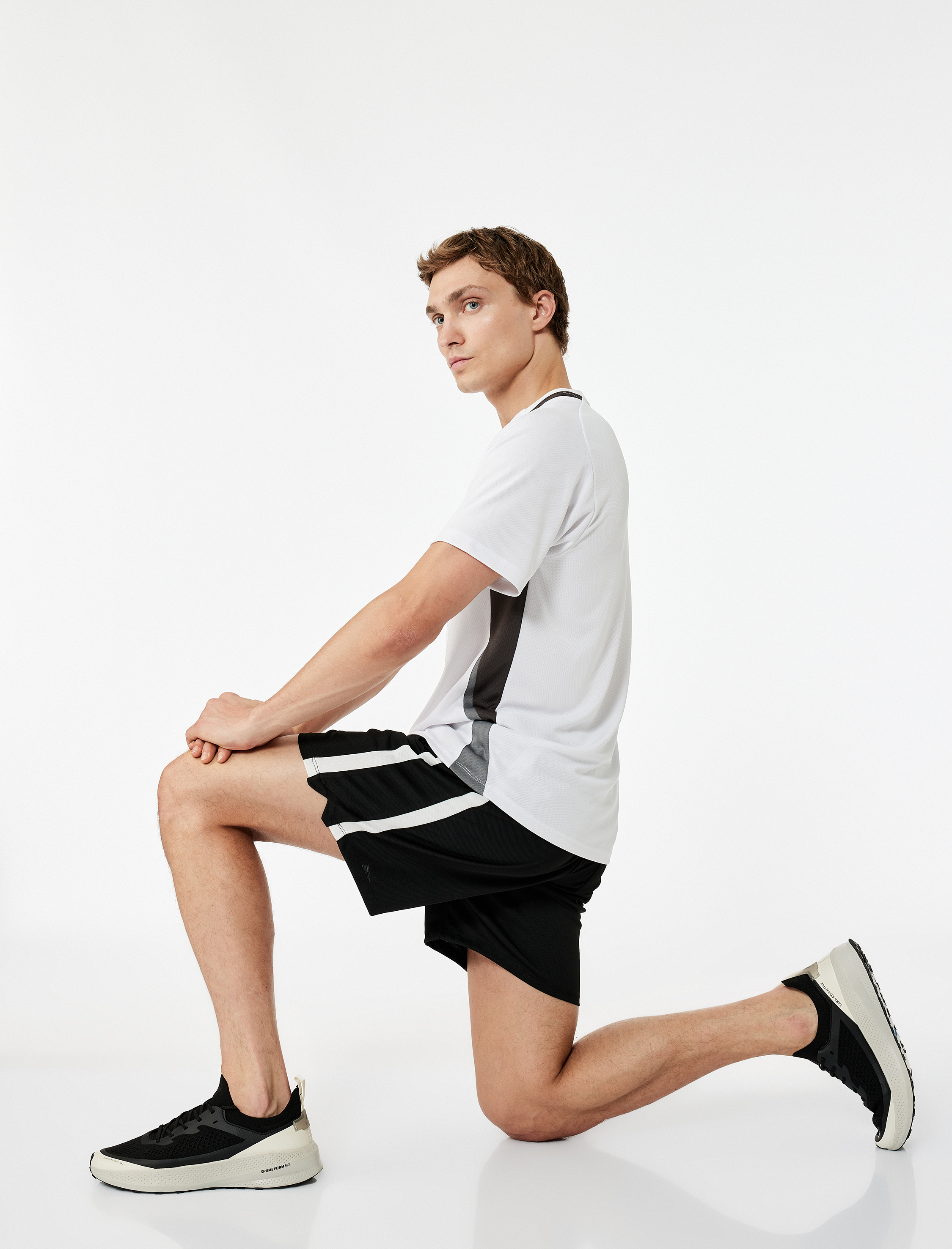   Kısa Reglan Kollu Renk Kontrastlı Bisiklet Yaka Spor Tişört