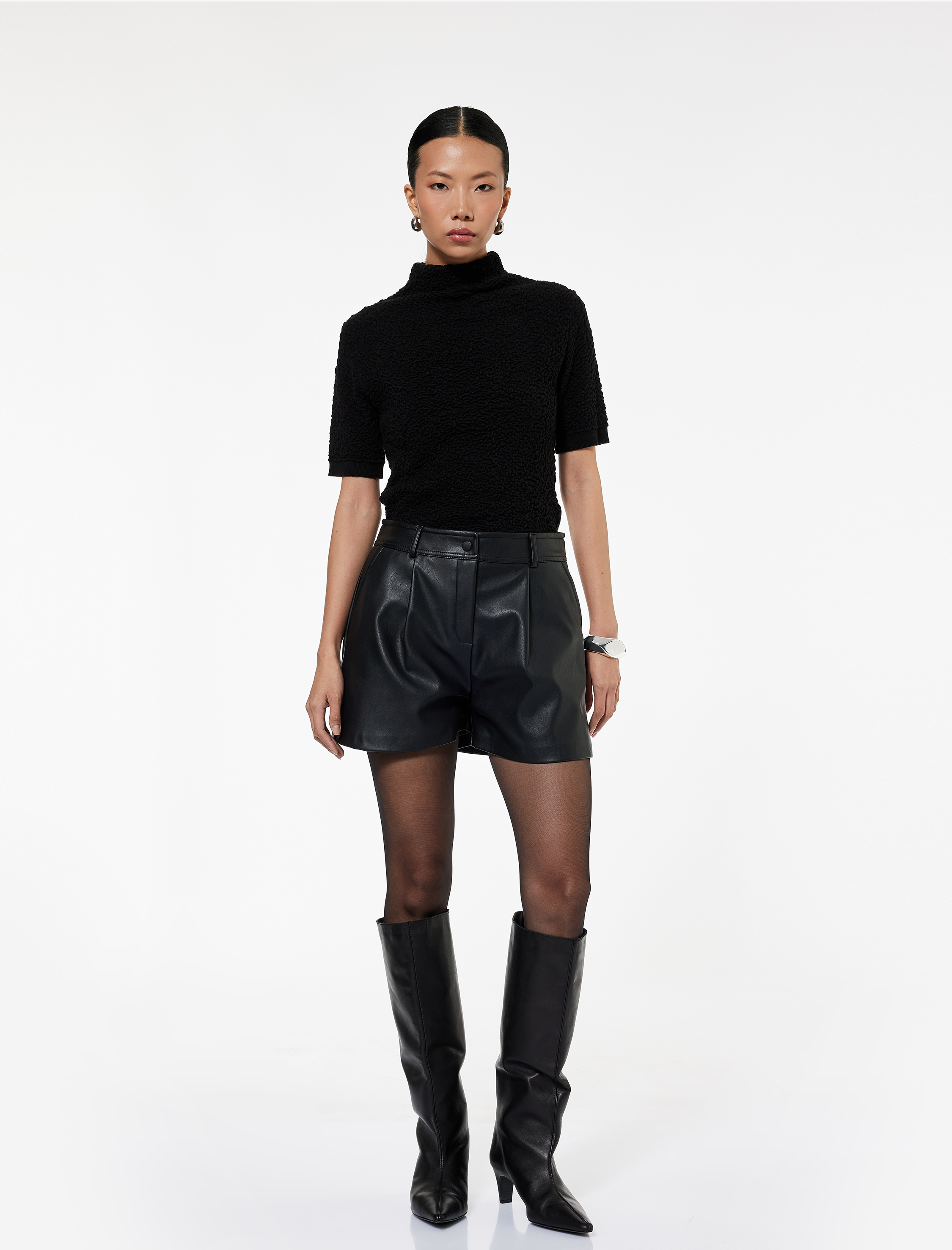   Regular Fit Kısa Kollu Dik Yaka Dokulu Triko Kazak