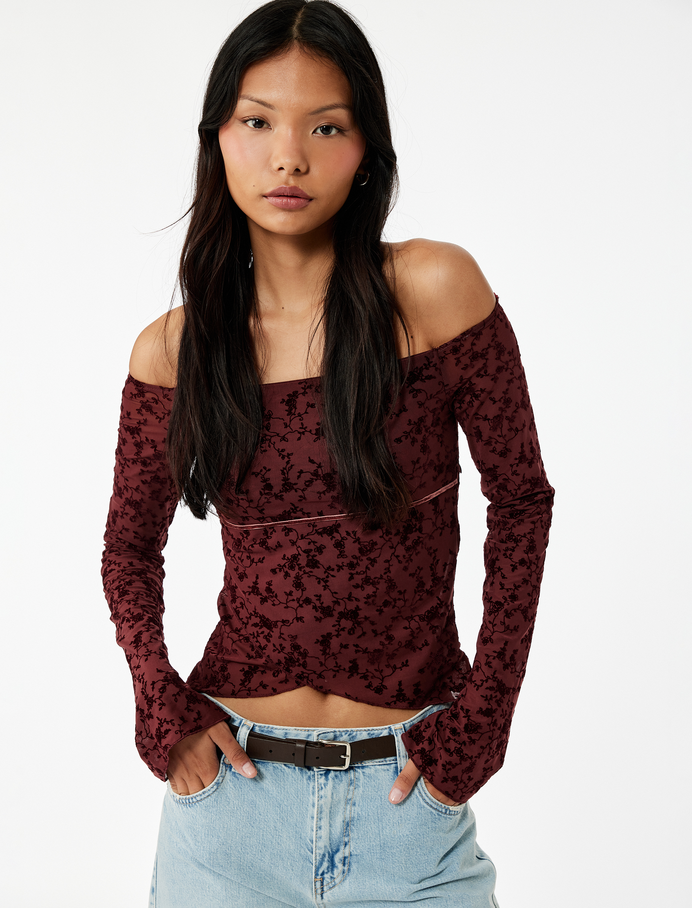   Slim Fit Asimetrik Uzun İspanyol Kollu Dantelli Omzu Açık Tül Tişört