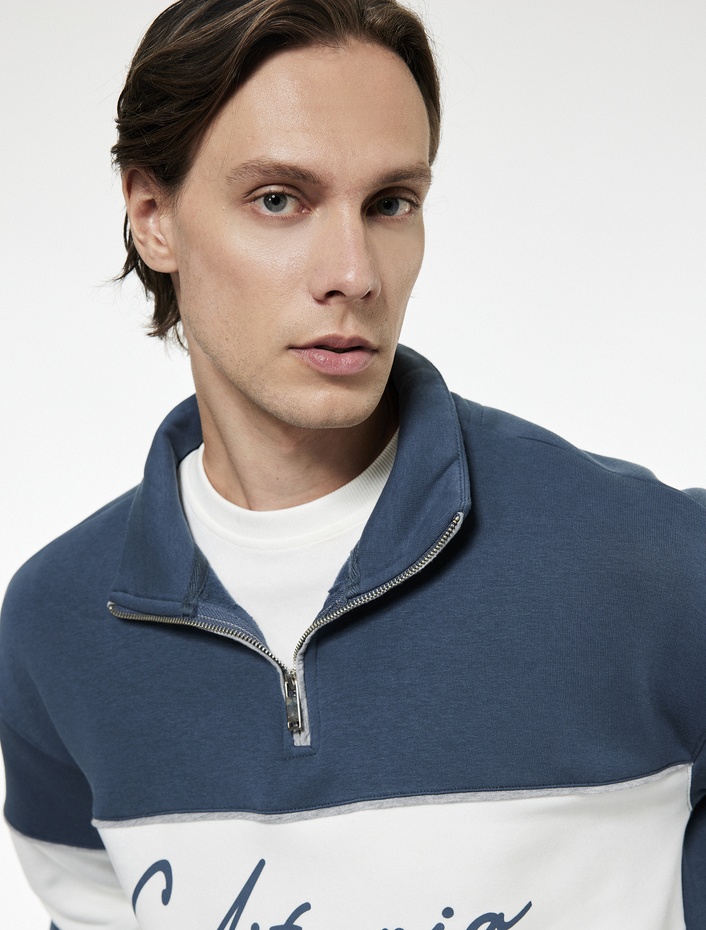  Oversize Şardonlu Renk Bloklu Kolej Baskılı Yarım Fermuarlı Sweatshirt