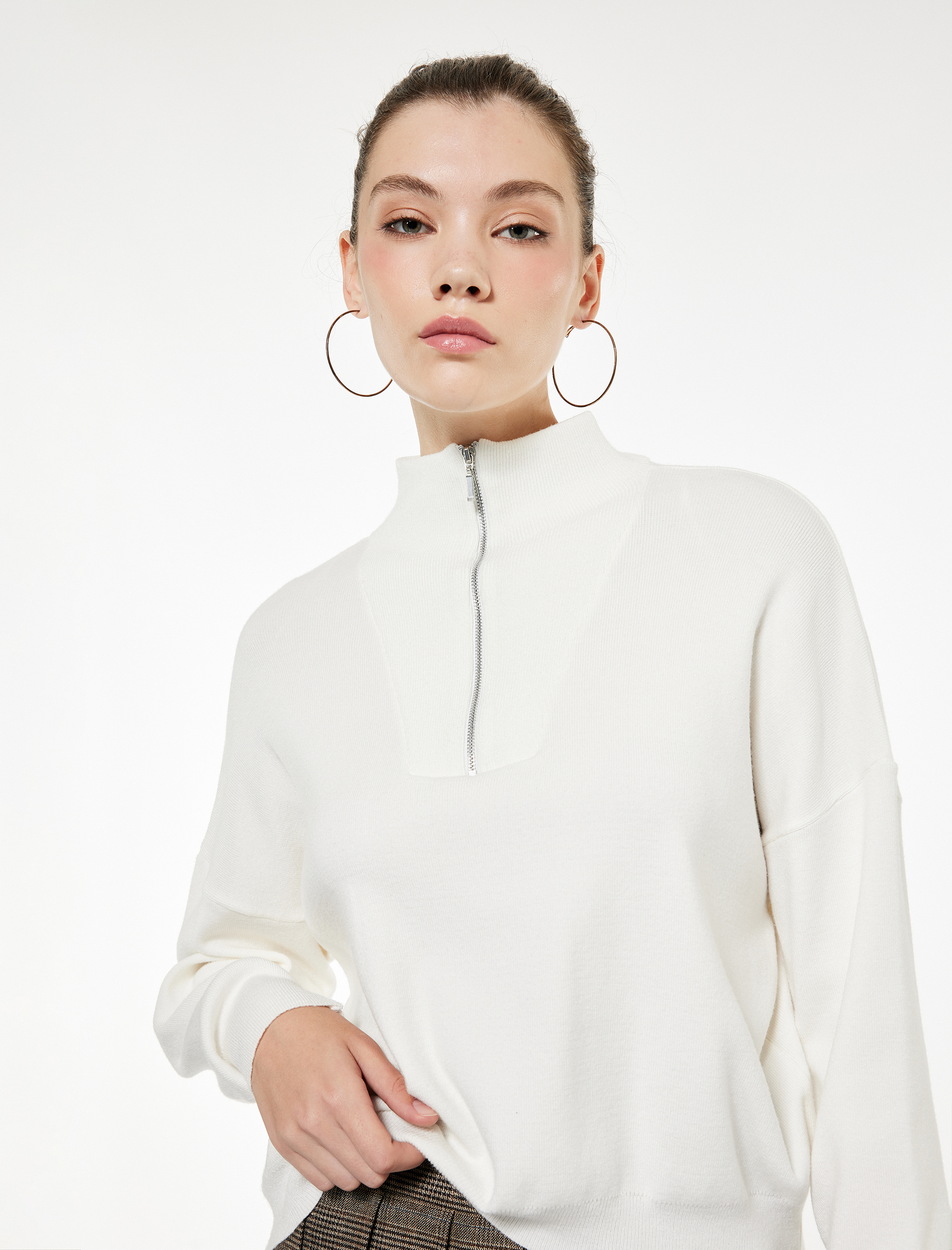   Uzun Kollu Dik Yaka Viskon Karışımlı Yarım Fermuarlı Triko Kazak