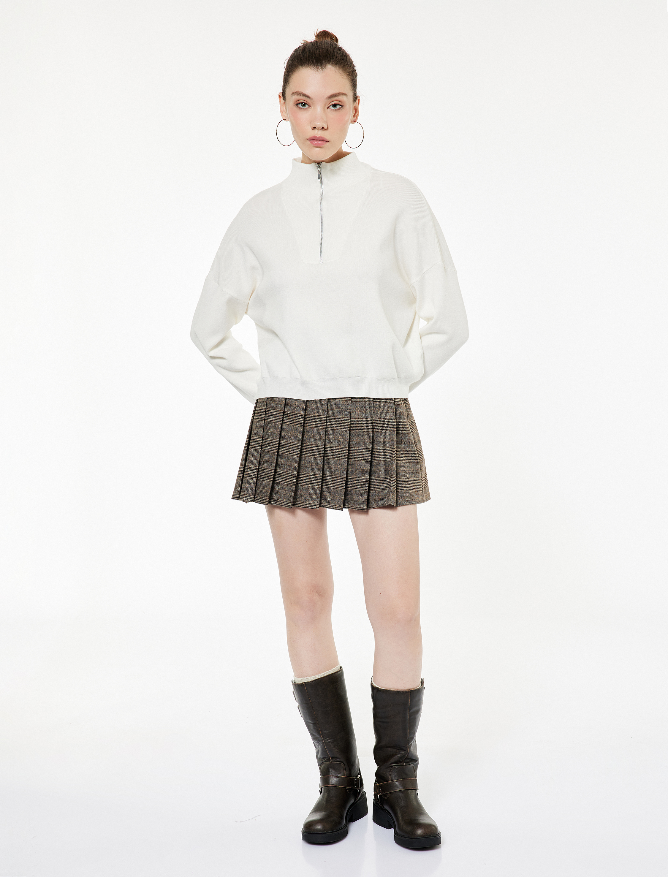   Uzun Kollu Dik Yaka Viskon Karışımlı Yarım Fermuarlı Triko Kazak